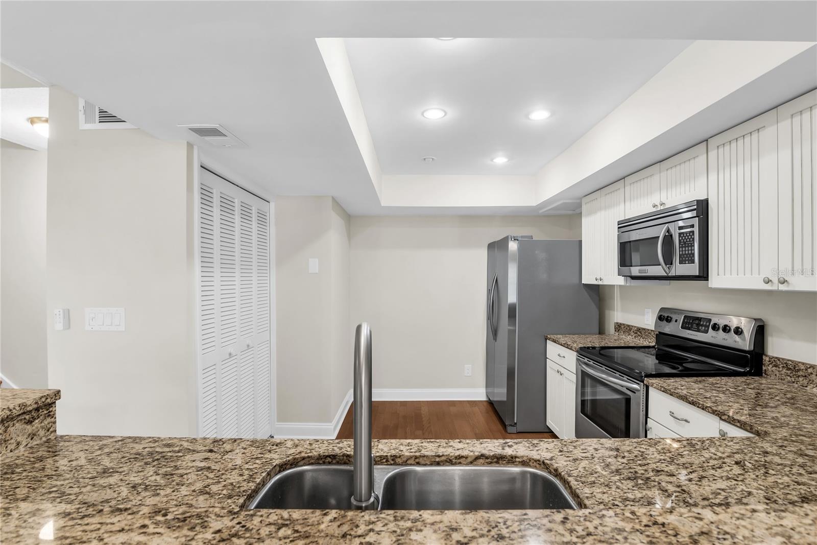 Image 13 of 33 For 8424 Tangelo Tree Drive