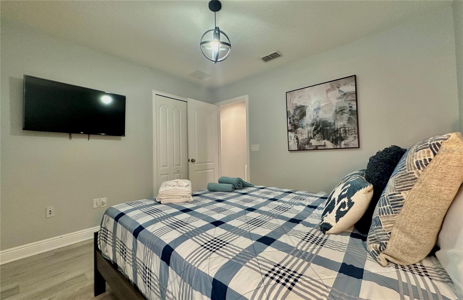 Image 26 of 29 For 8111 Roseville Boulevard