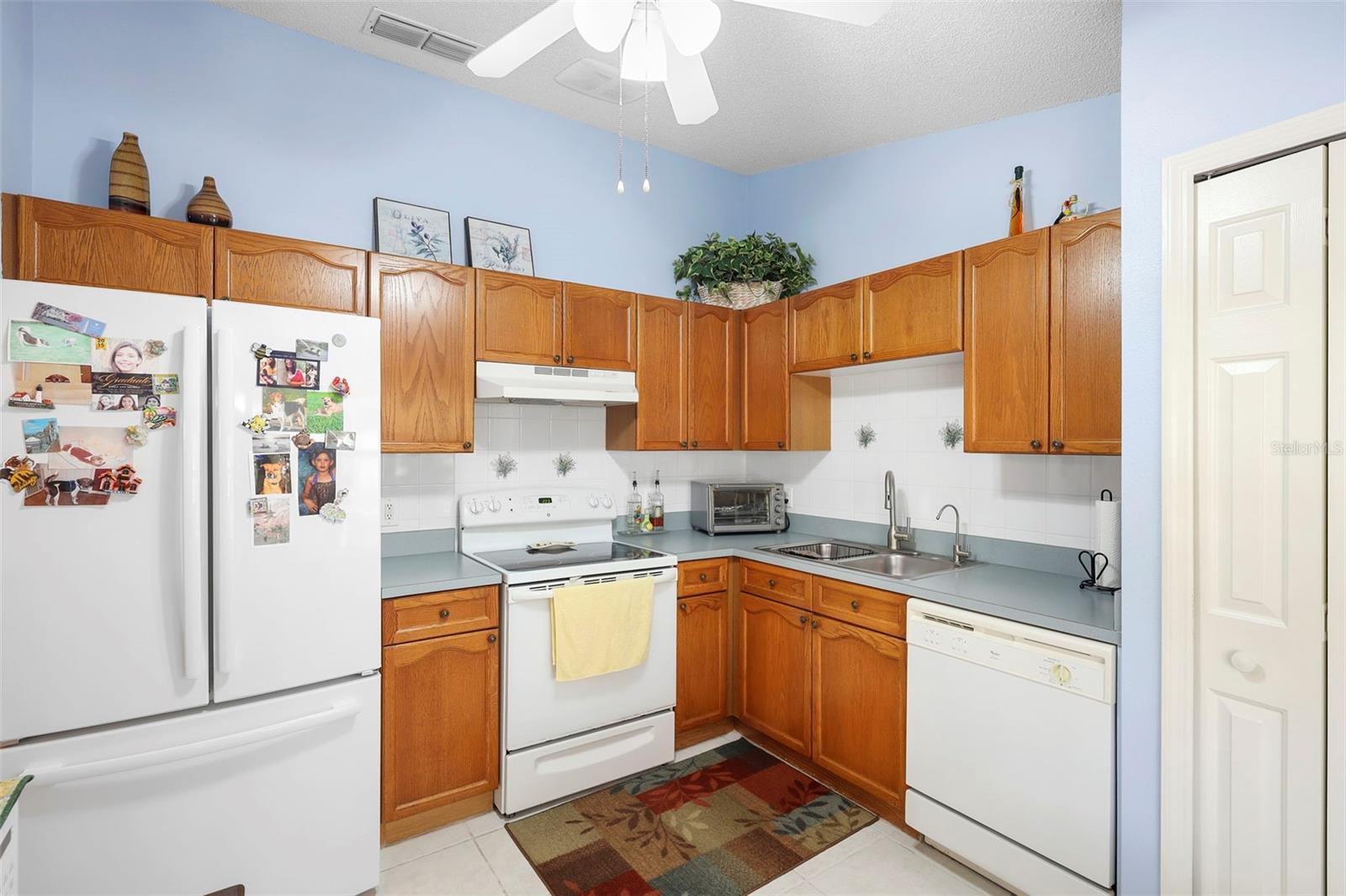 Listing photo id 9 for 2970 Newmark Drive