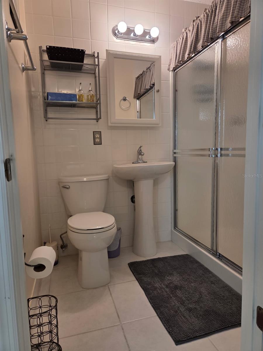 Listing photo id 13 for 2970 Newmark Drive