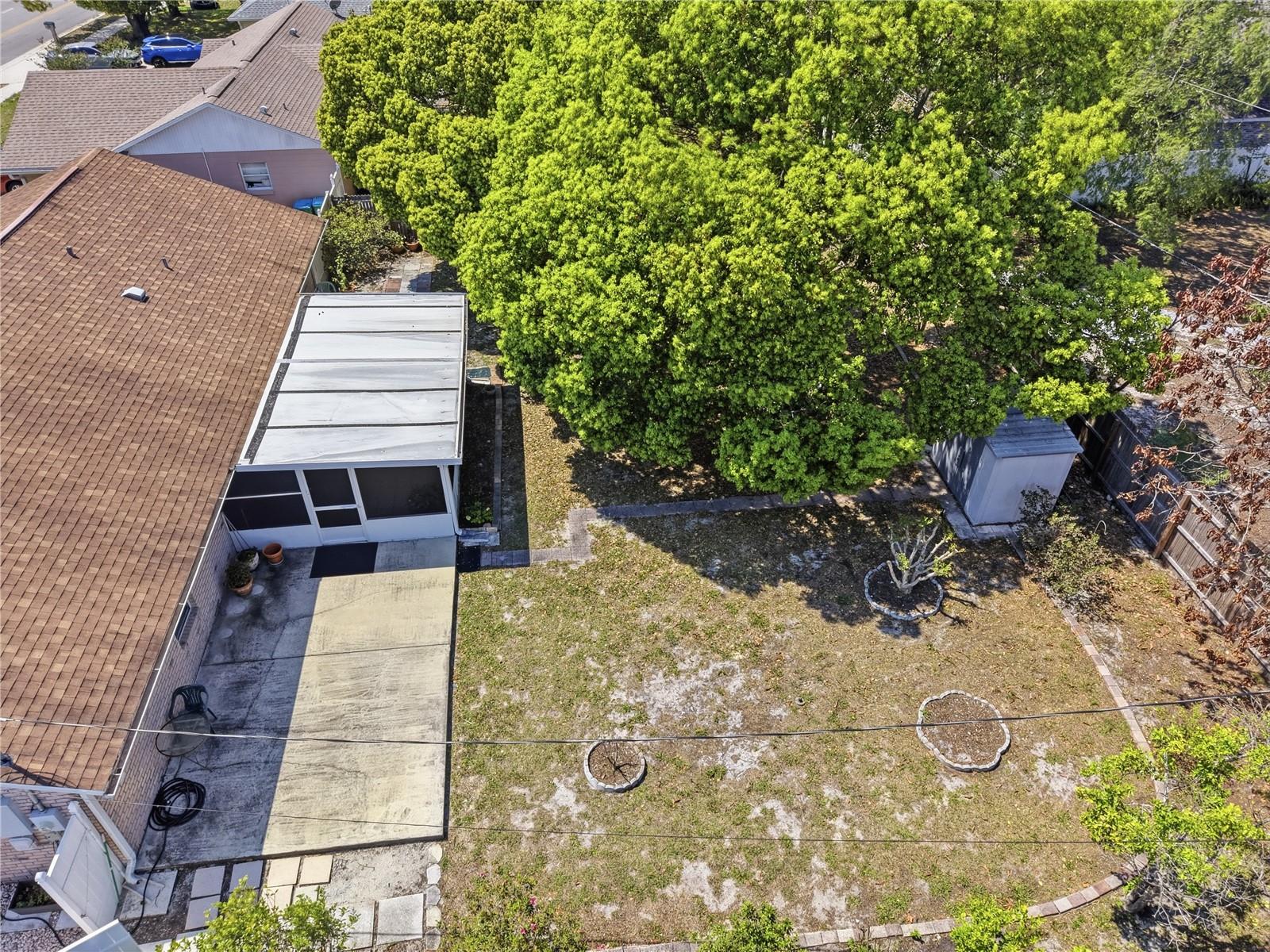 Listing photo id 2 for 2970 Newmark Drive