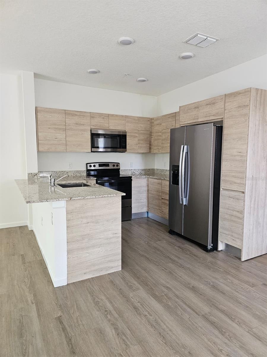 Image 3 of 22 For 1213 Southstation Place 406