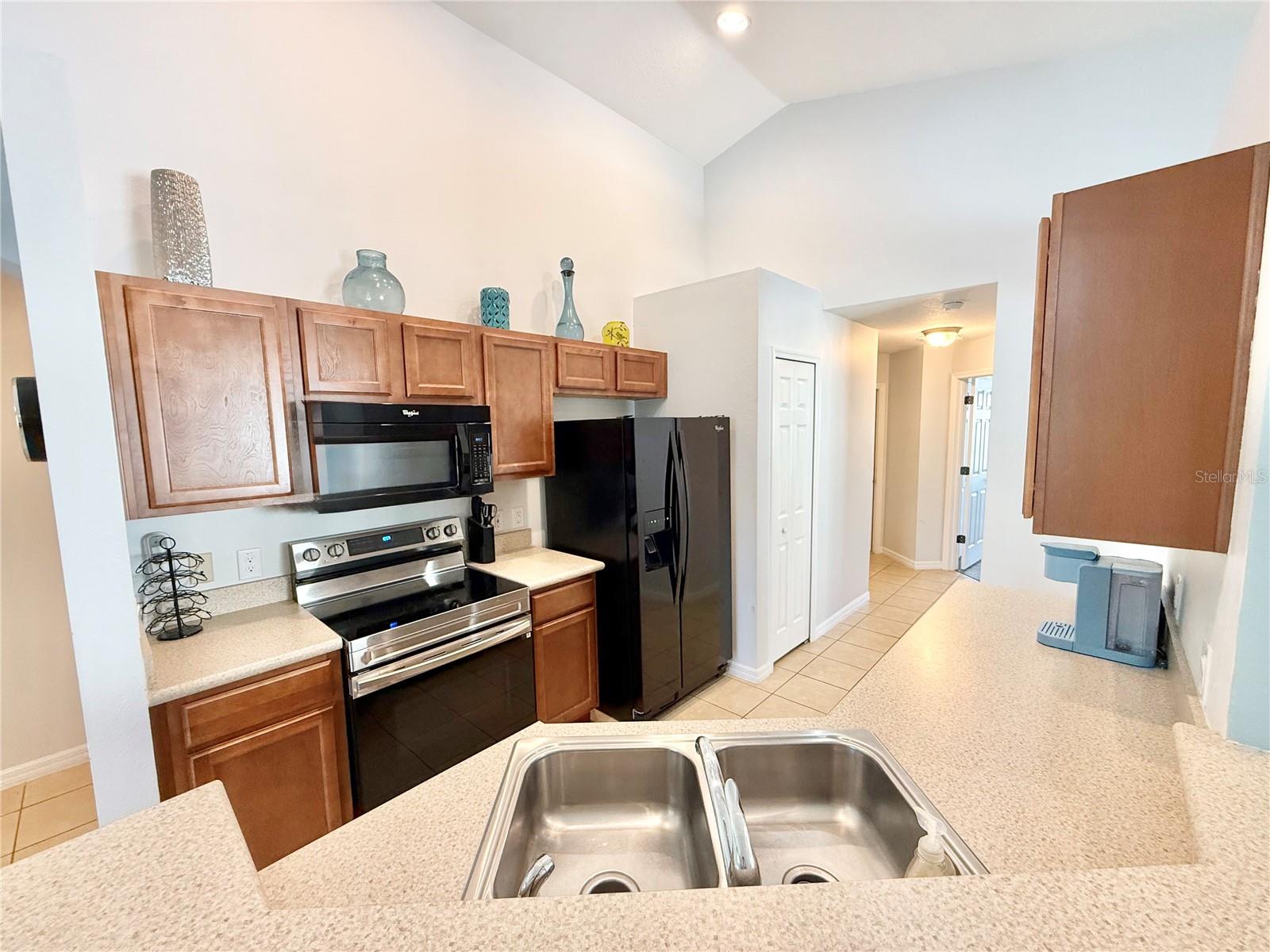 Image 12 of 40 For 2136 Victoria Drive