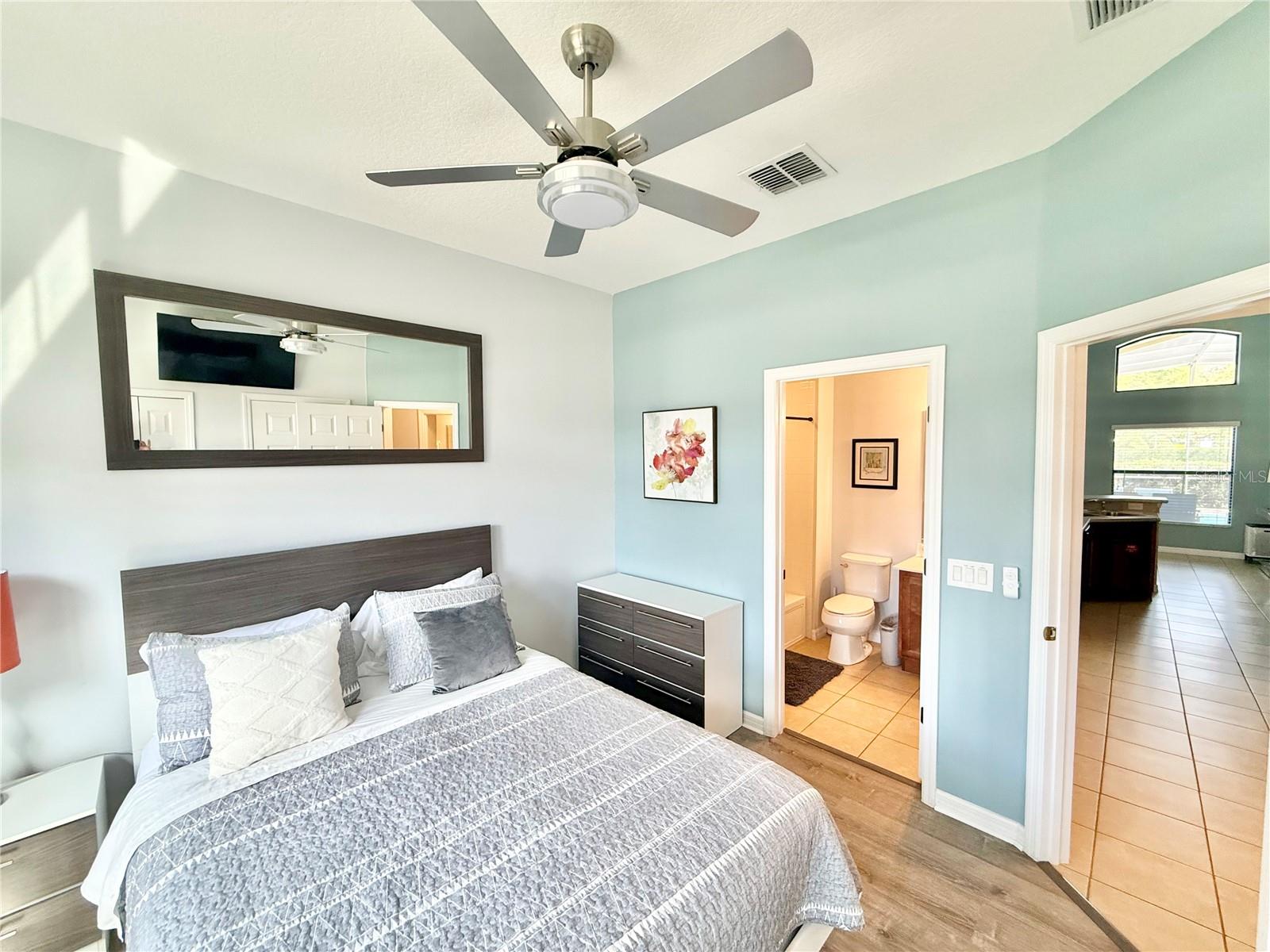 Image 14 of 40 For 2136 Victoria Drive