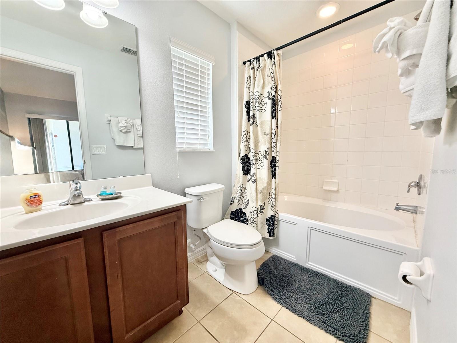 Image 17 of 40 For 2136 Victoria Drive