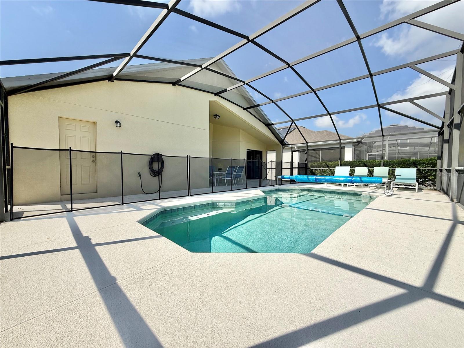 Image 25 of 40 For 2136 Victoria Drive