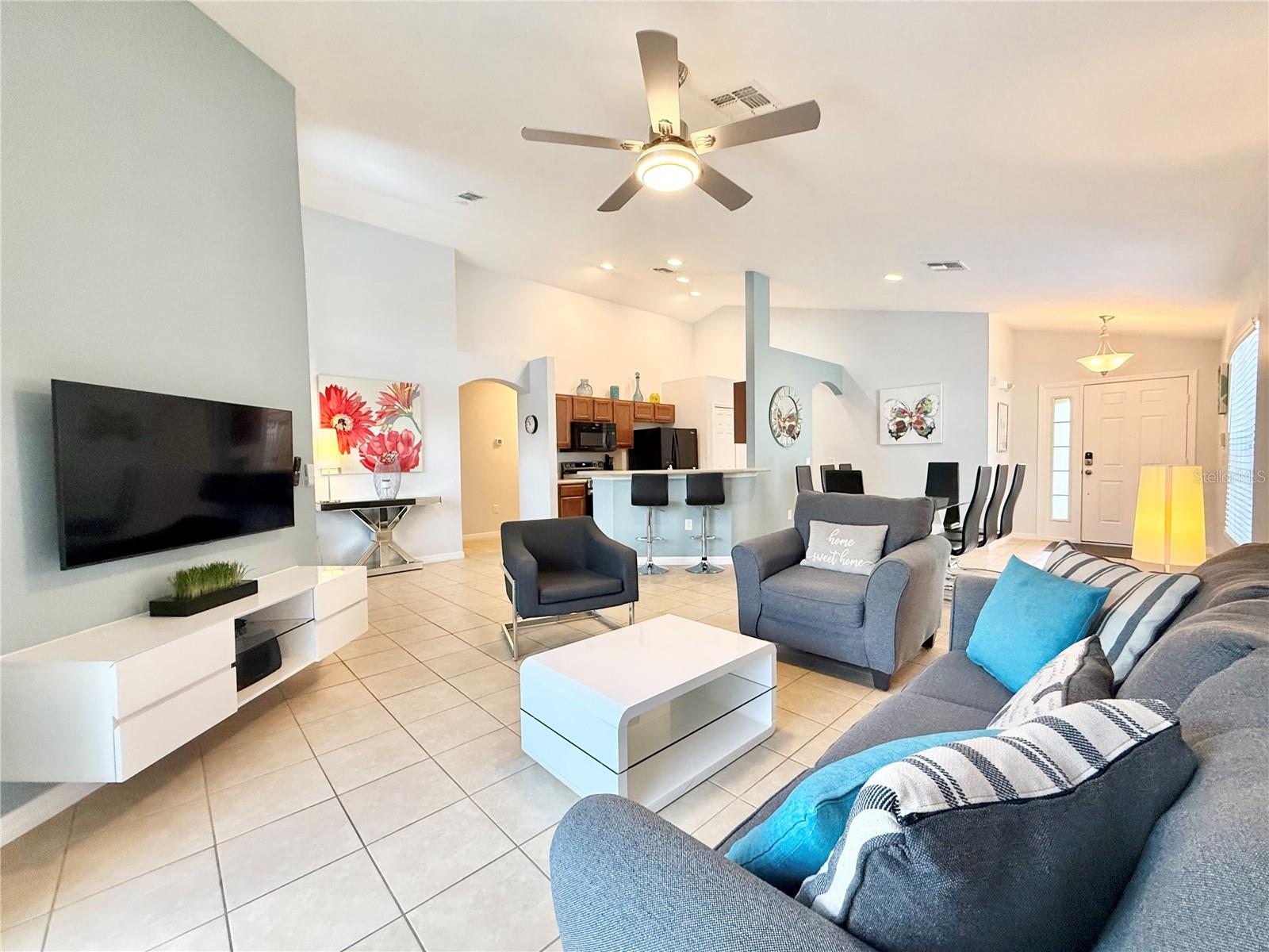 Image 5 of 40 For 2136 Victoria Drive