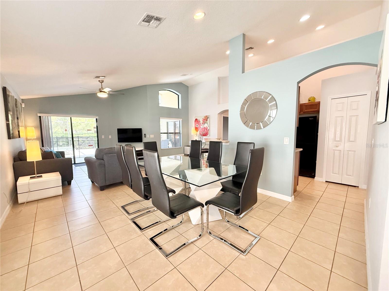 Image 6 of 40 For 2136 Victoria Drive