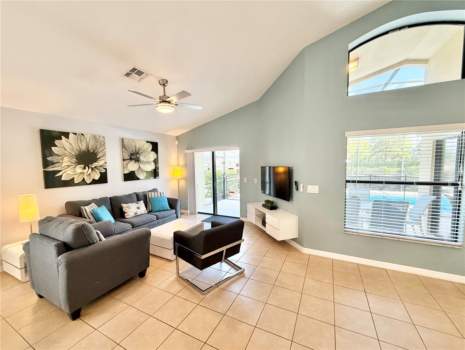 Image 7 of 40 For 2136 Victoria Drive