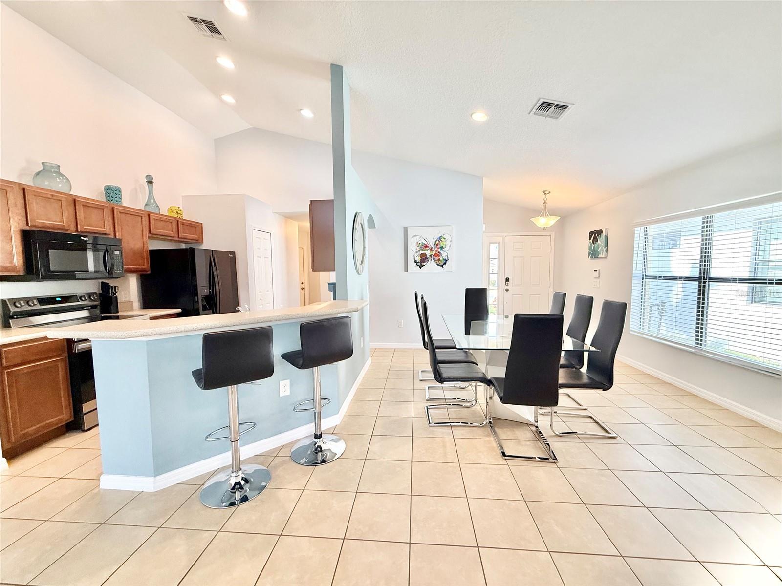 Image 8 of 40 For 2136 Victoria Drive