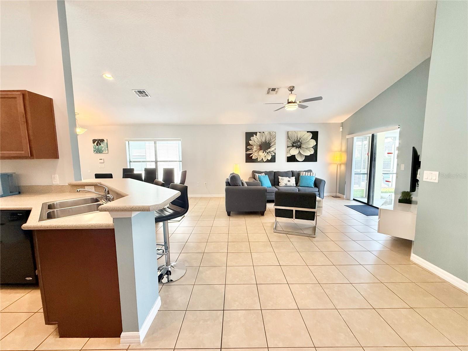 Image 9 of 40 For 2136 Victoria Drive