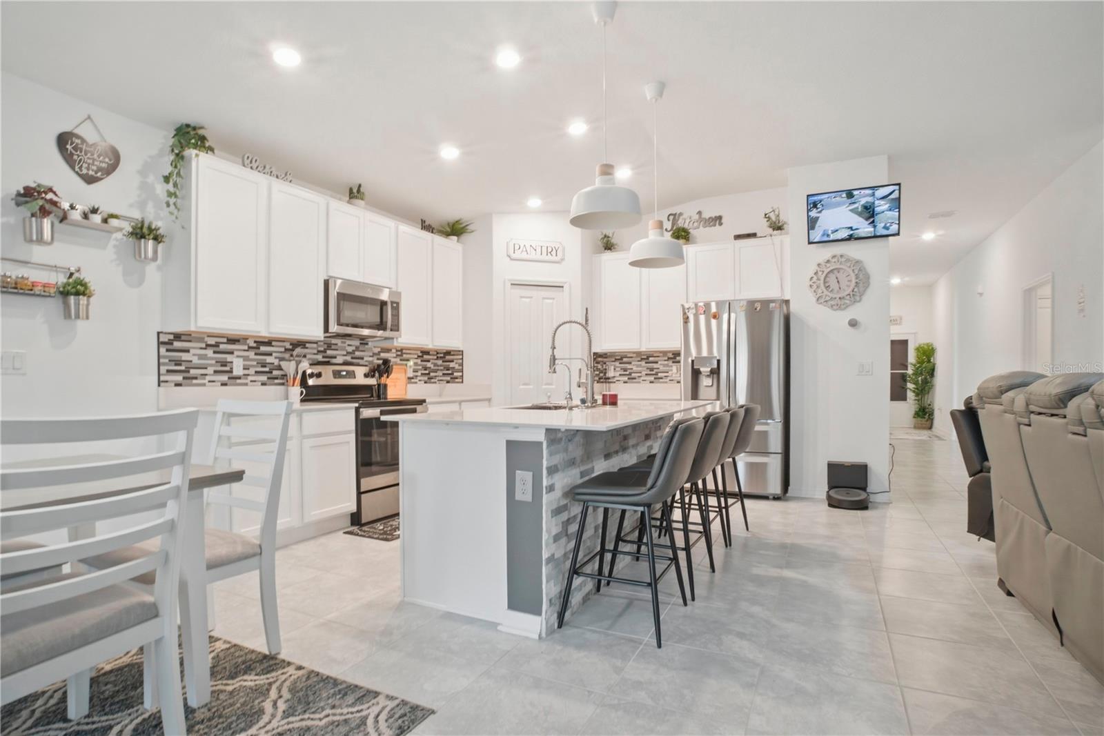 Image 6 of 44 For 389 Singing Sands Circle