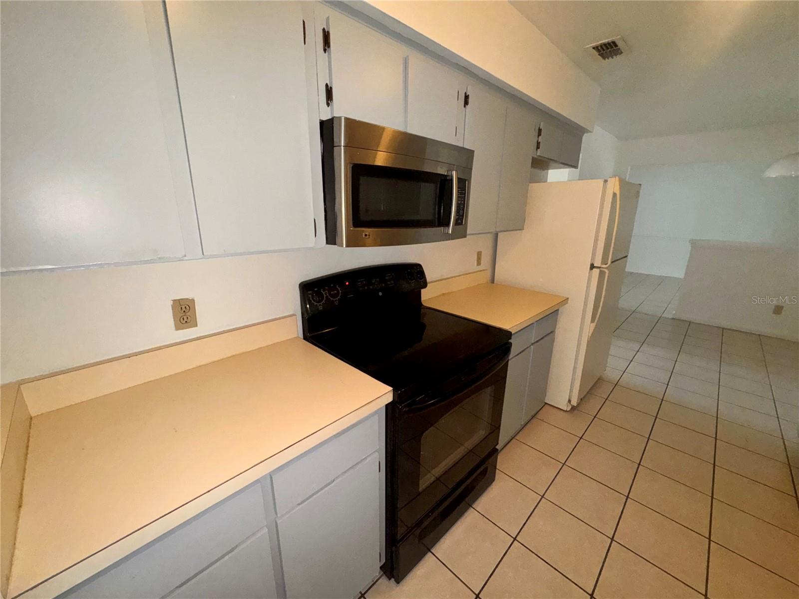 Image 7 of 20 For 117 Red Rose Circle