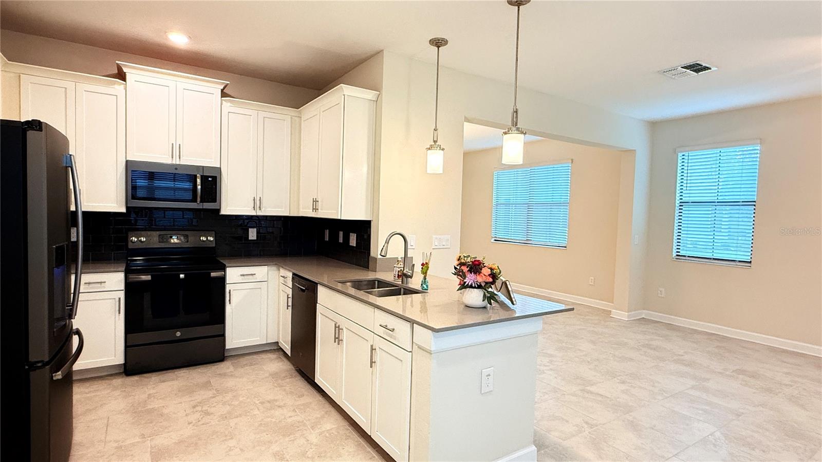 Image 4 of 49 For 11540 Whistling Pine Way