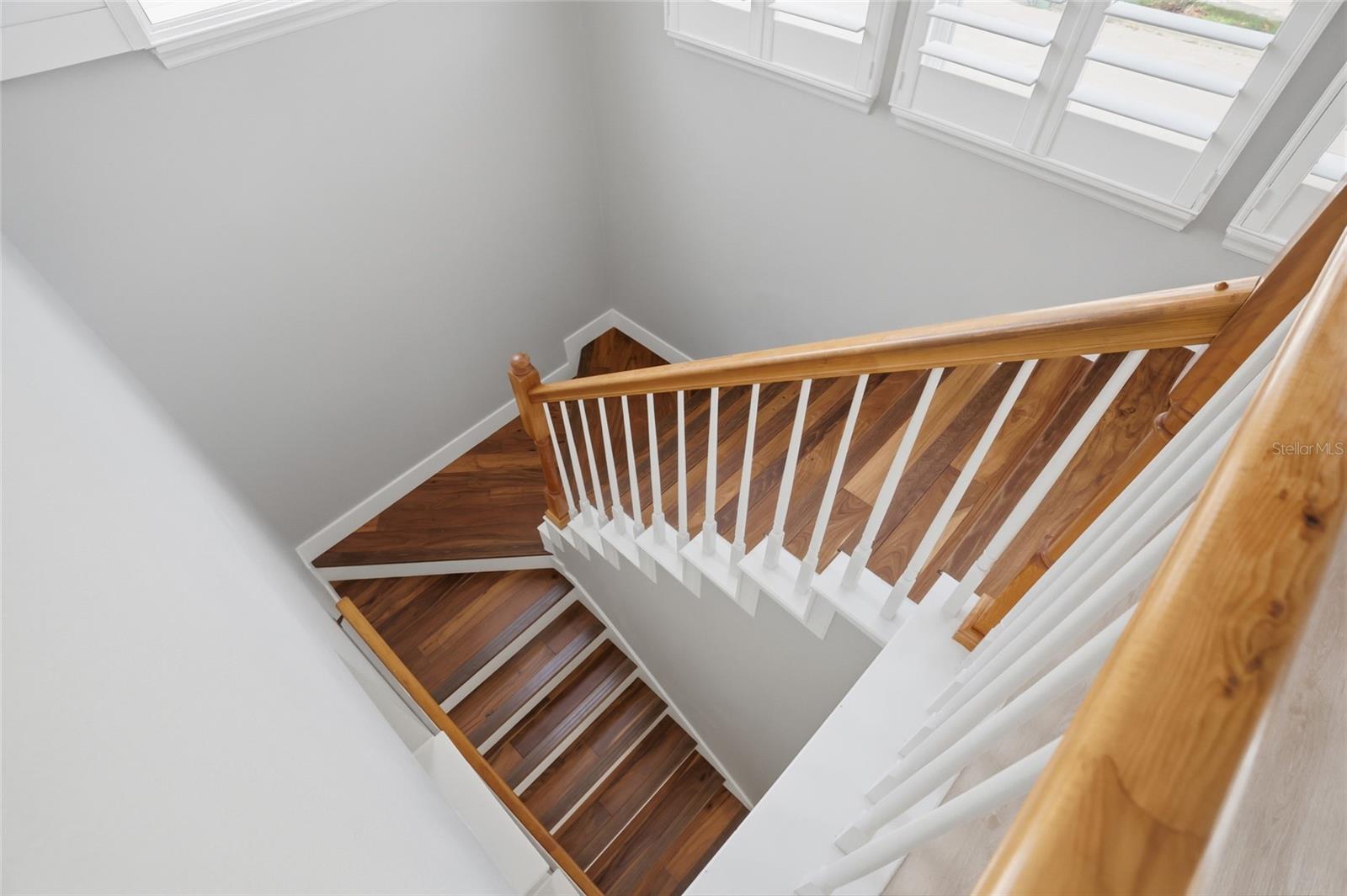 Image 18 of 52 For 1102 Banks Rose Court