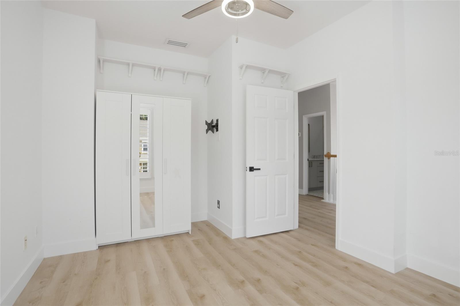 Image 22 of 52 For 1102 Banks Rose Court