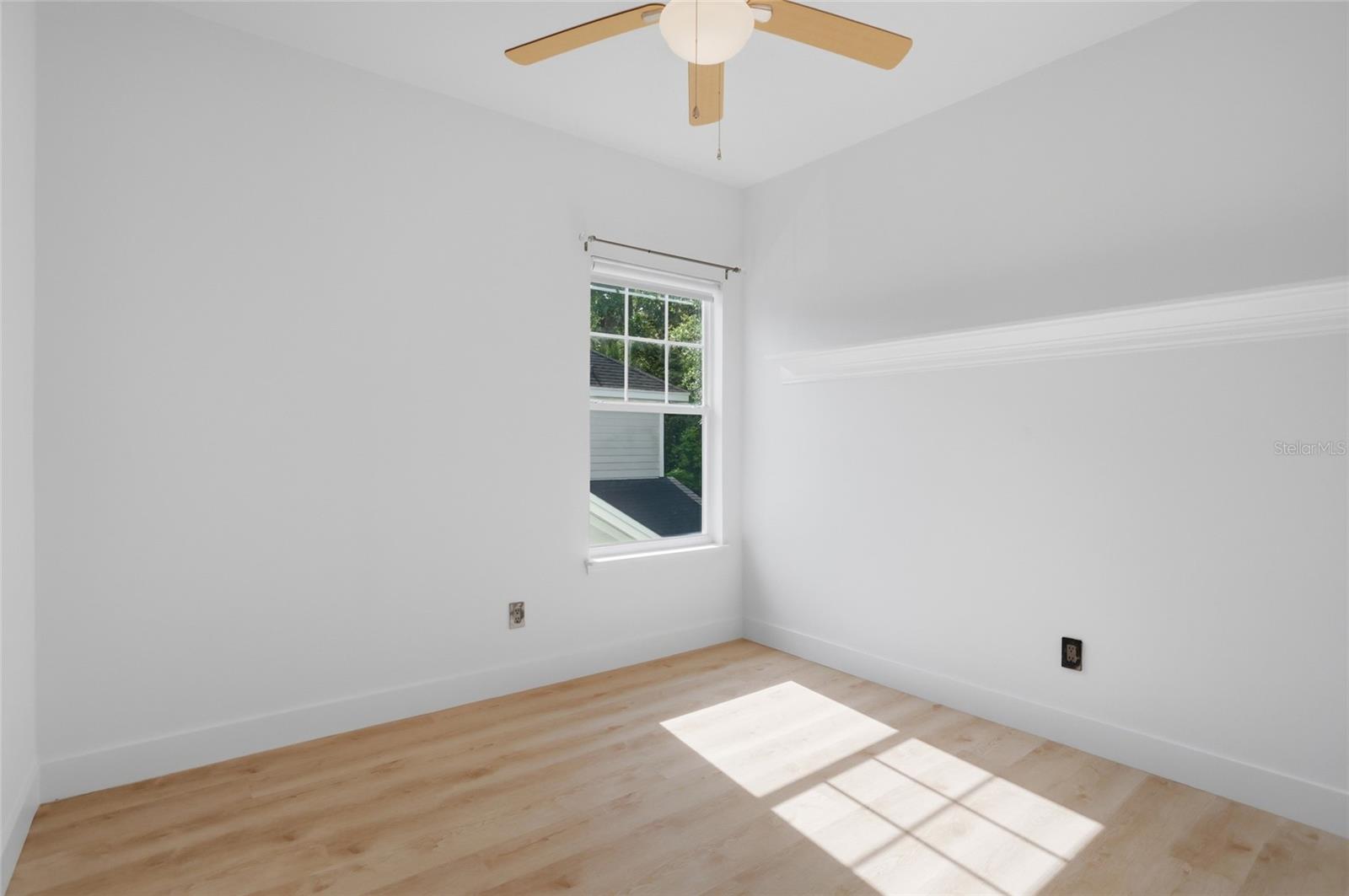 Image 26 of 52 For 1102 Banks Rose Court