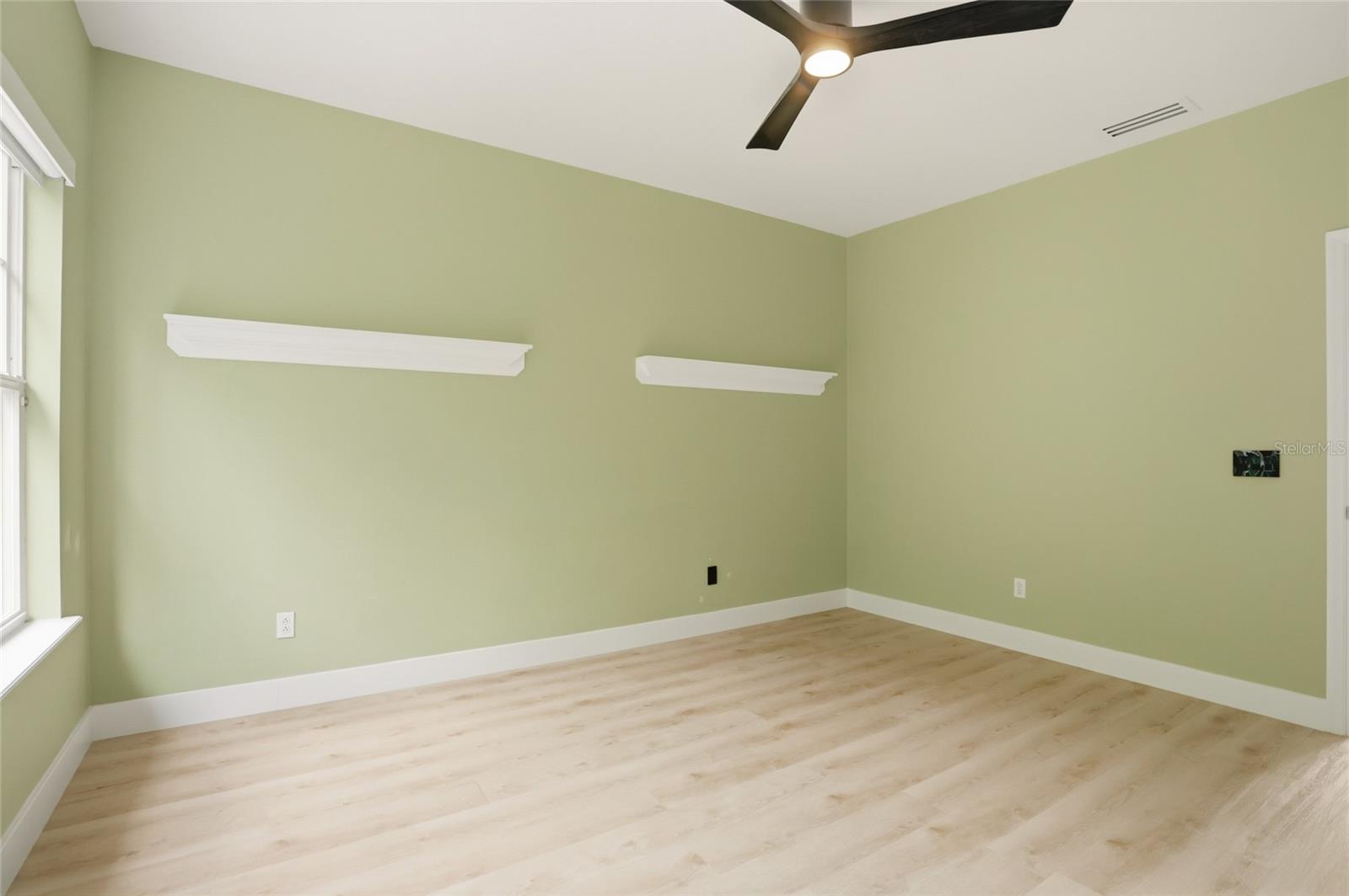 Image 31 of 52 For 1102 Banks Rose Court