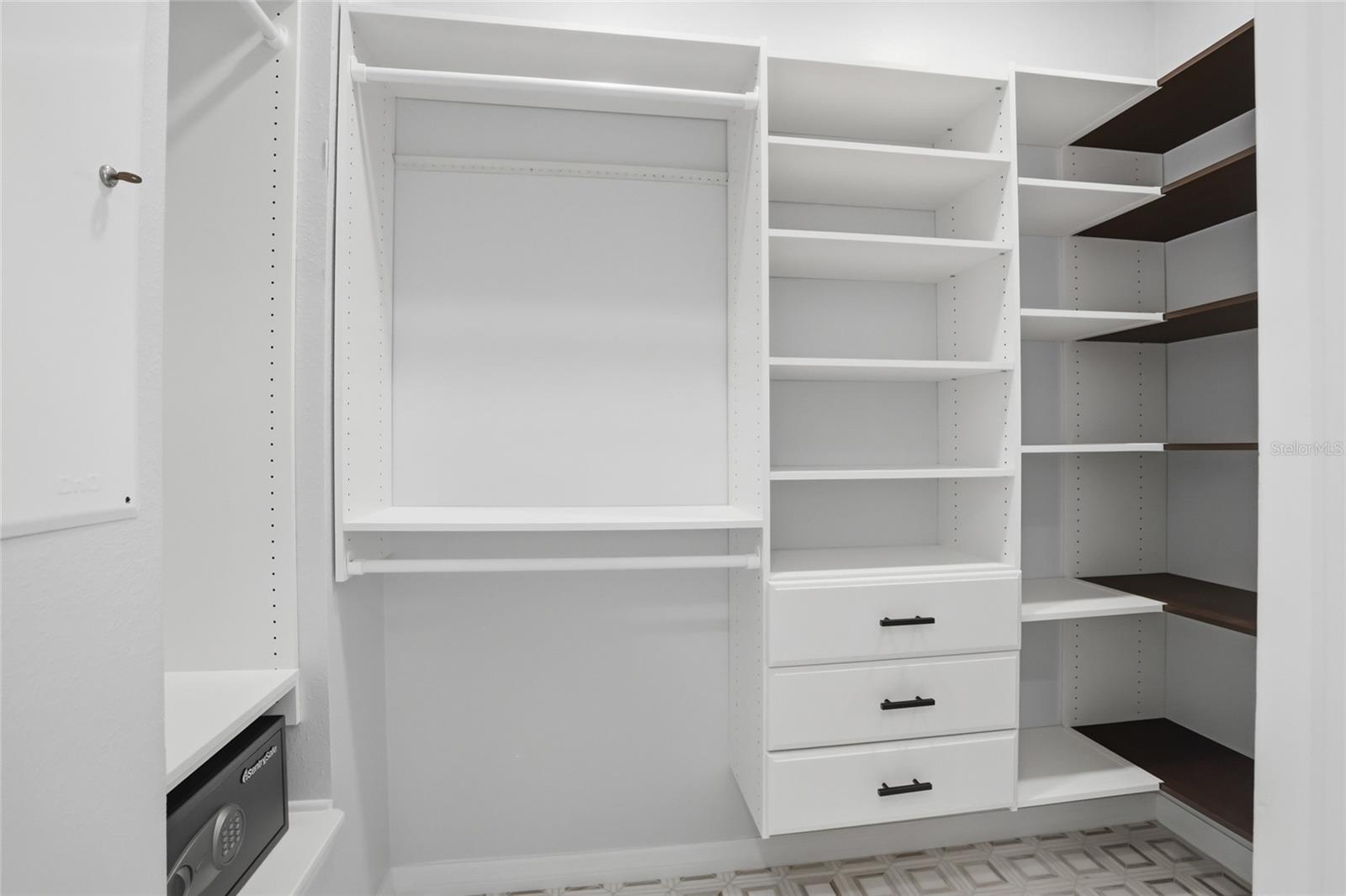 Image 32 of 52 For 1102 Banks Rose Court