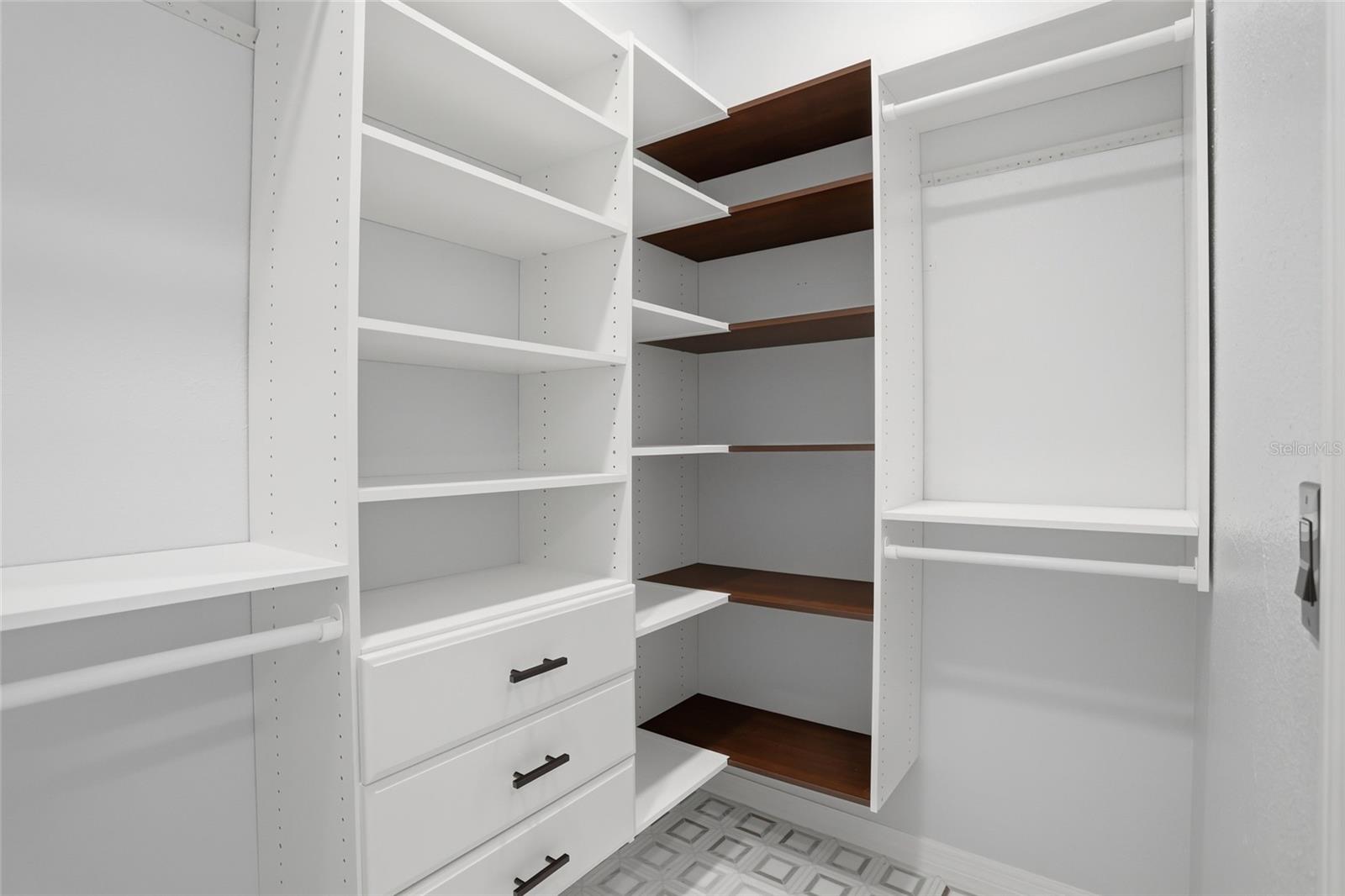 Image 33 of 52 For 1102 Banks Rose Court