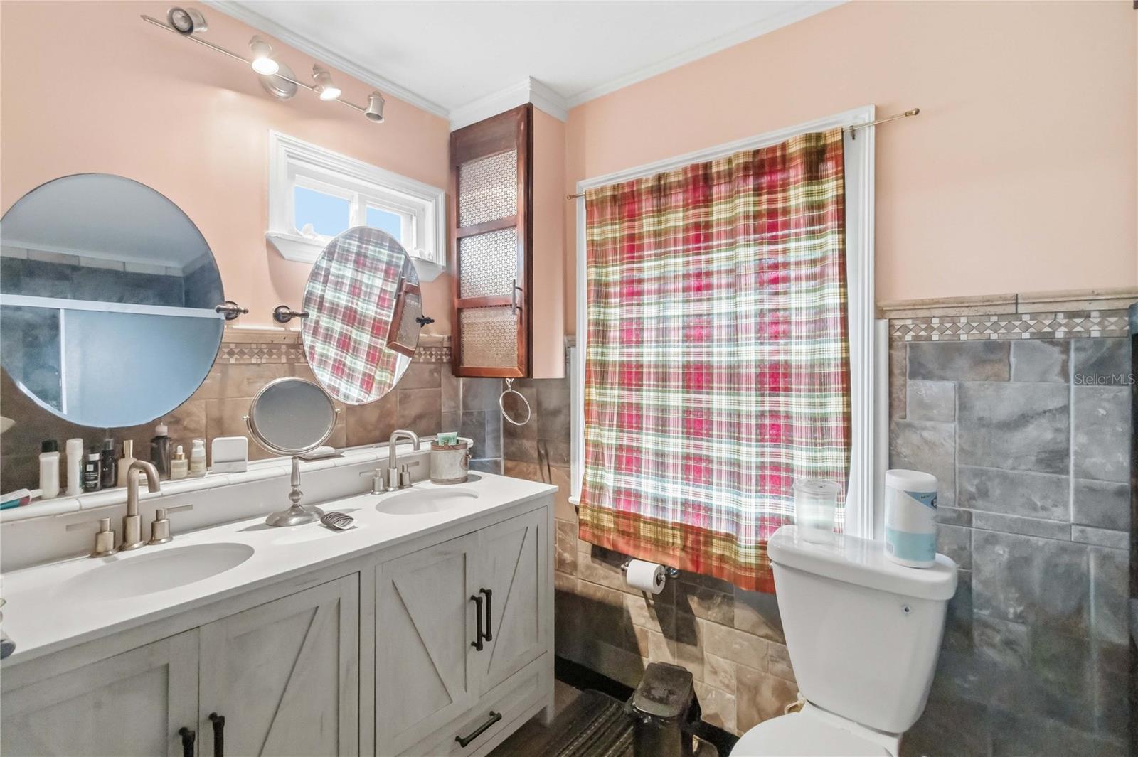 Image 4 of 17 For 552 Winter Park Street