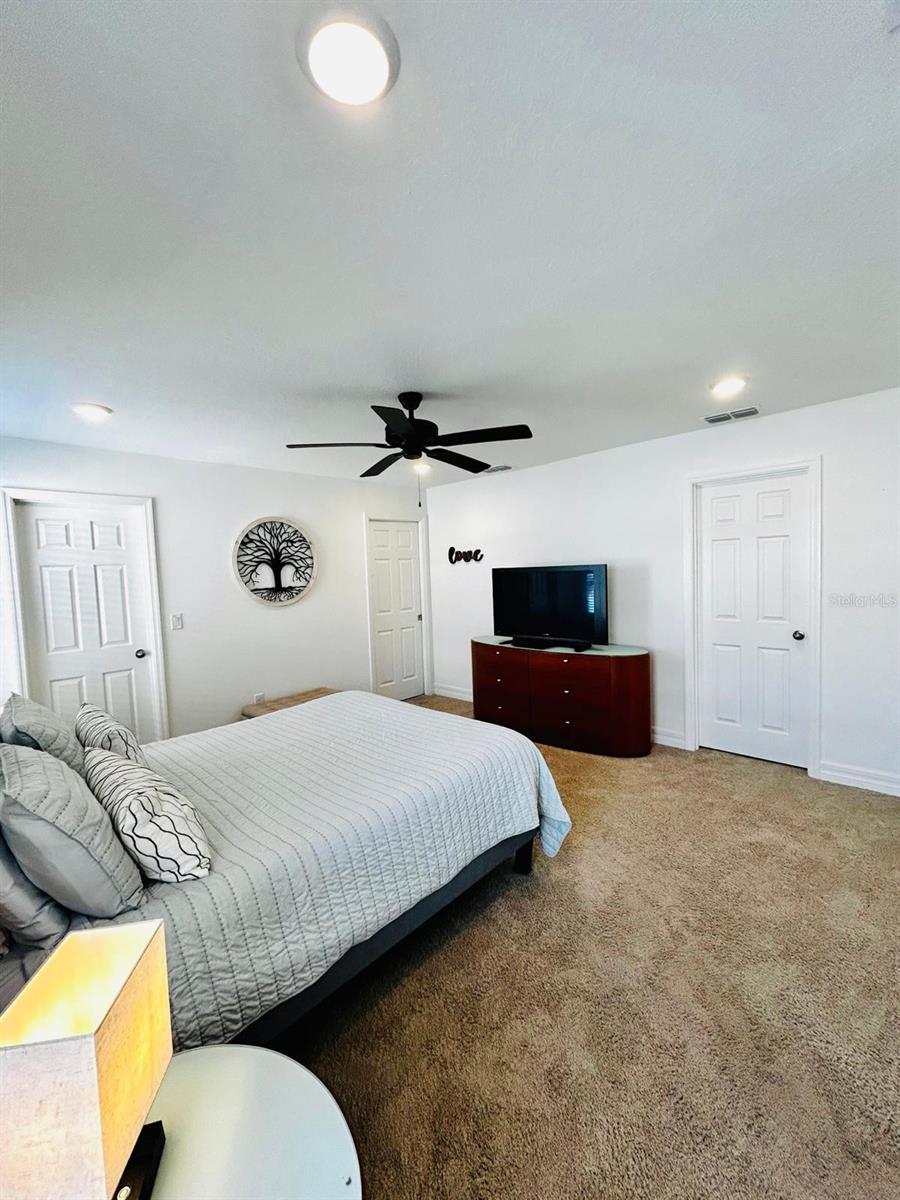 Image 14 of 22 For 8565 Lamppost Lane