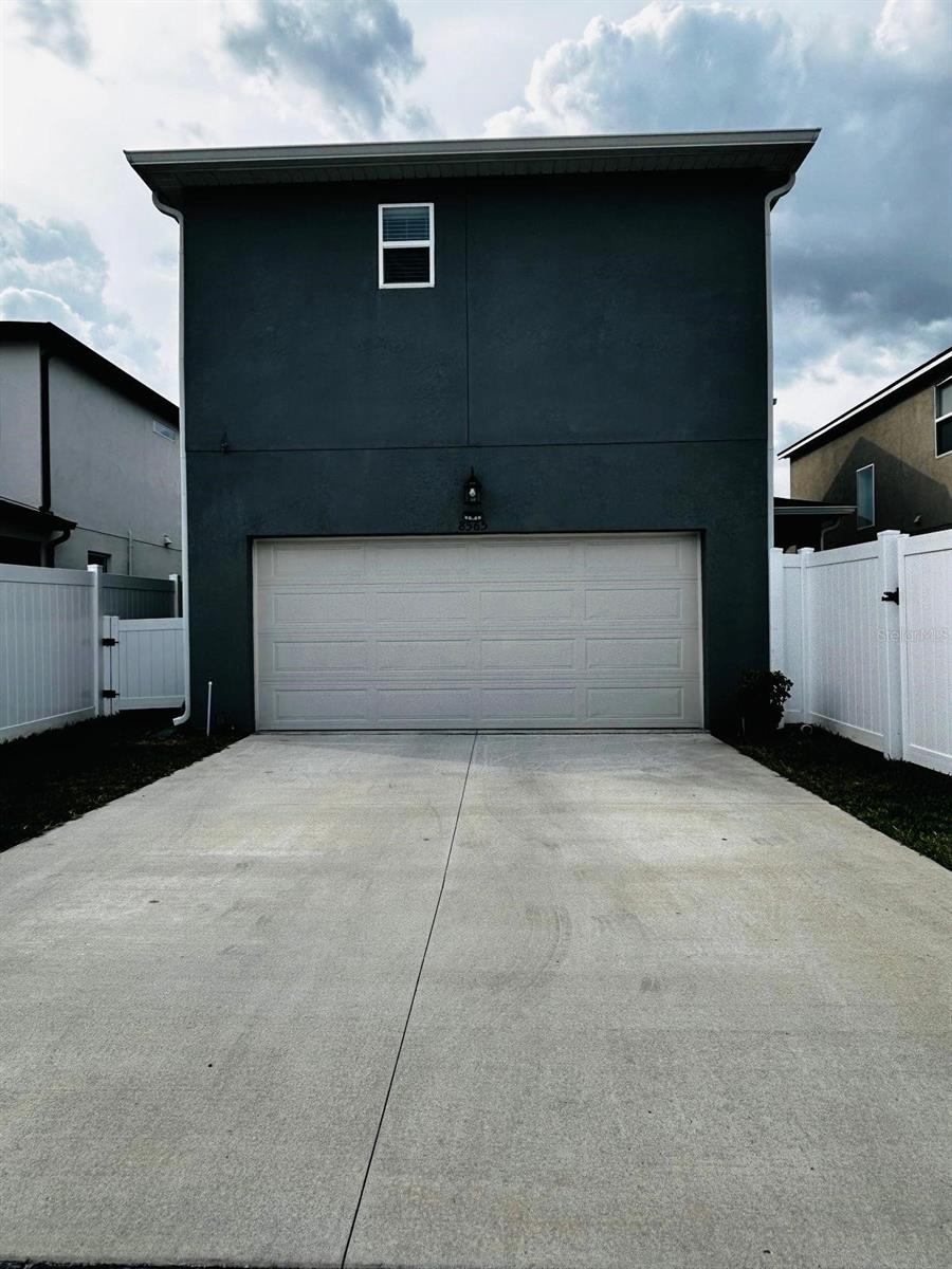 Image 21 of 22 For 8565 Lamppost Lane