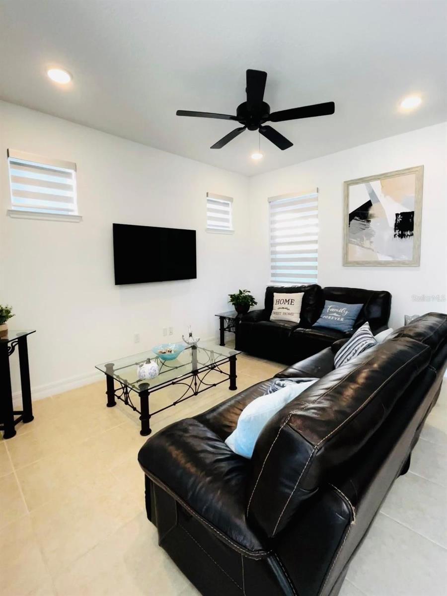 Image 5 of 22 For 8565 Lamppost Lane