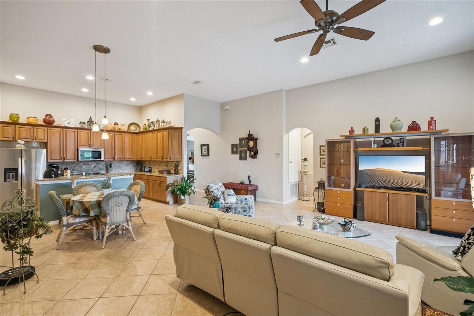 Image 13 of 41 For 2409 Emerald Rose Way