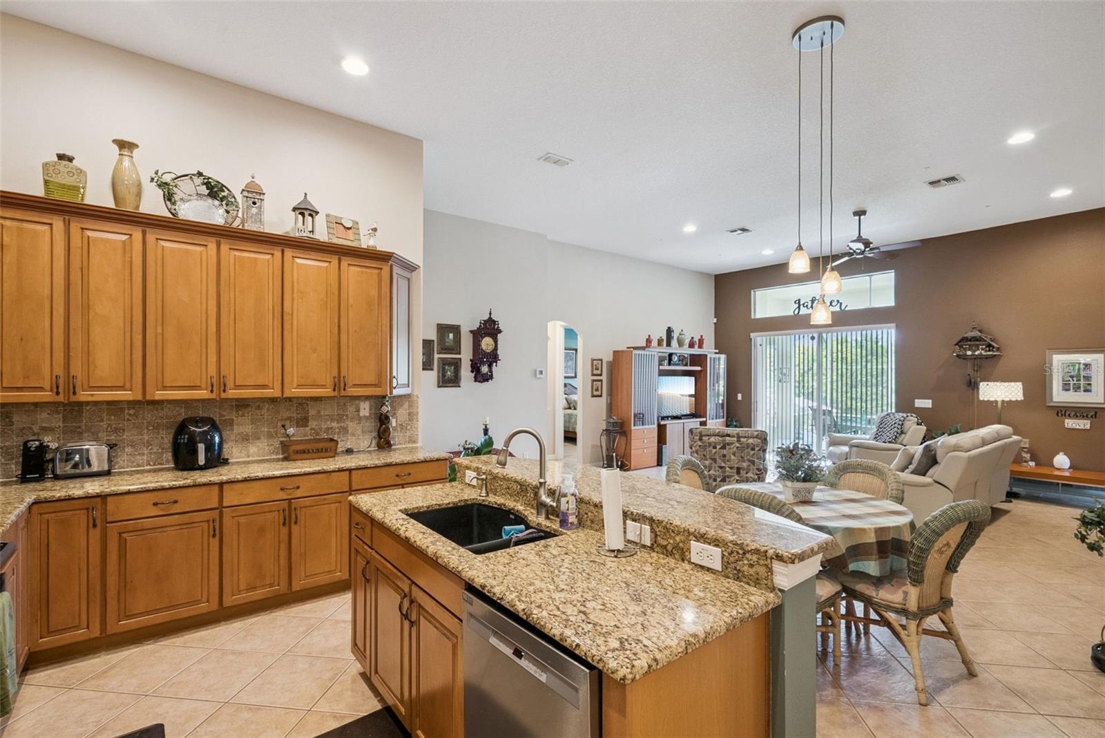 Image 19 of 41 For 2409 Emerald Rose Way