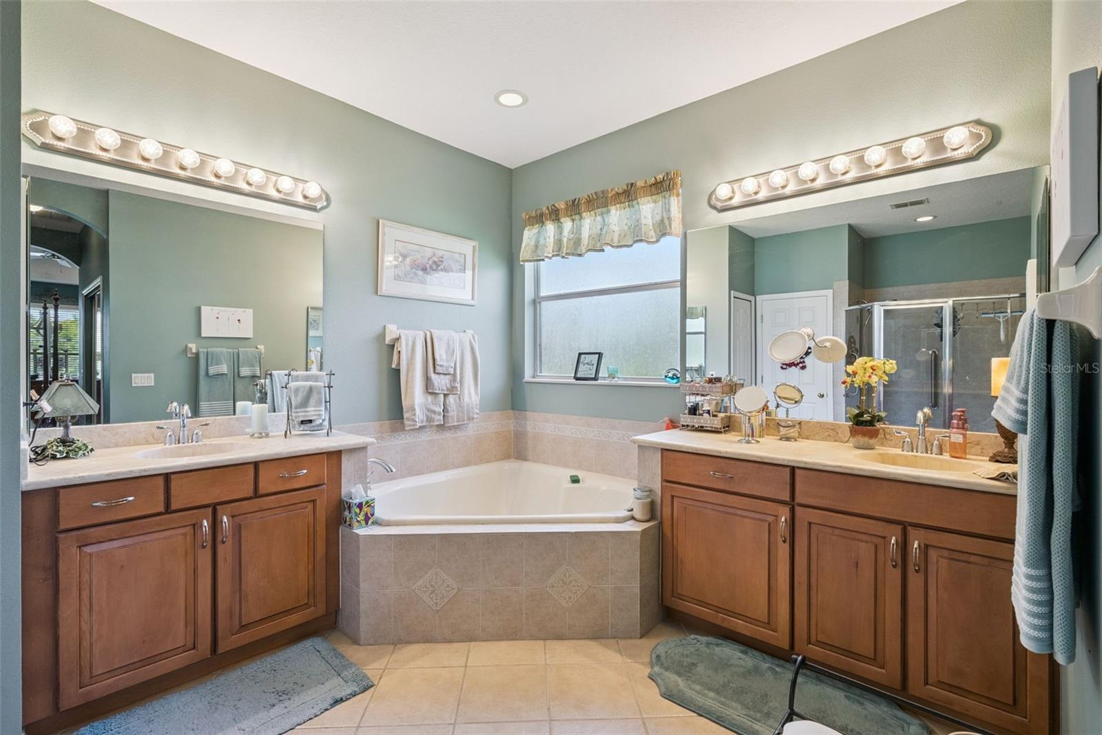 Image 29 of 41 For 2409 Emerald Rose Way