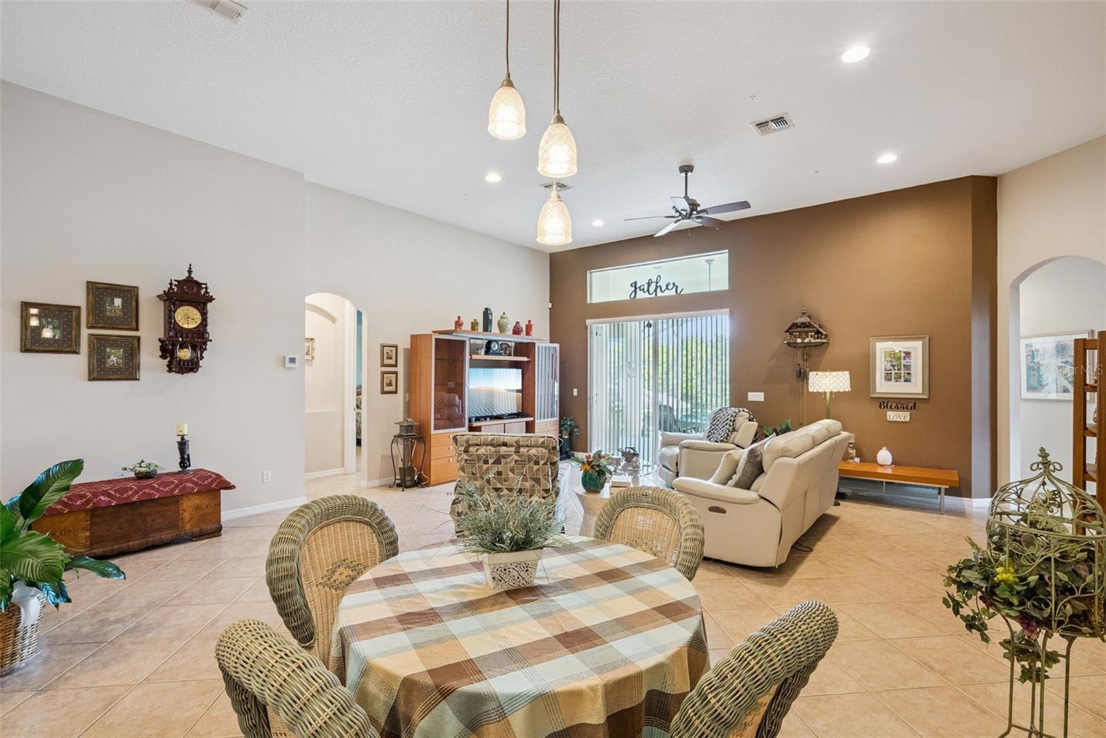 Image 9 of 41 For 2409 Emerald Rose Way