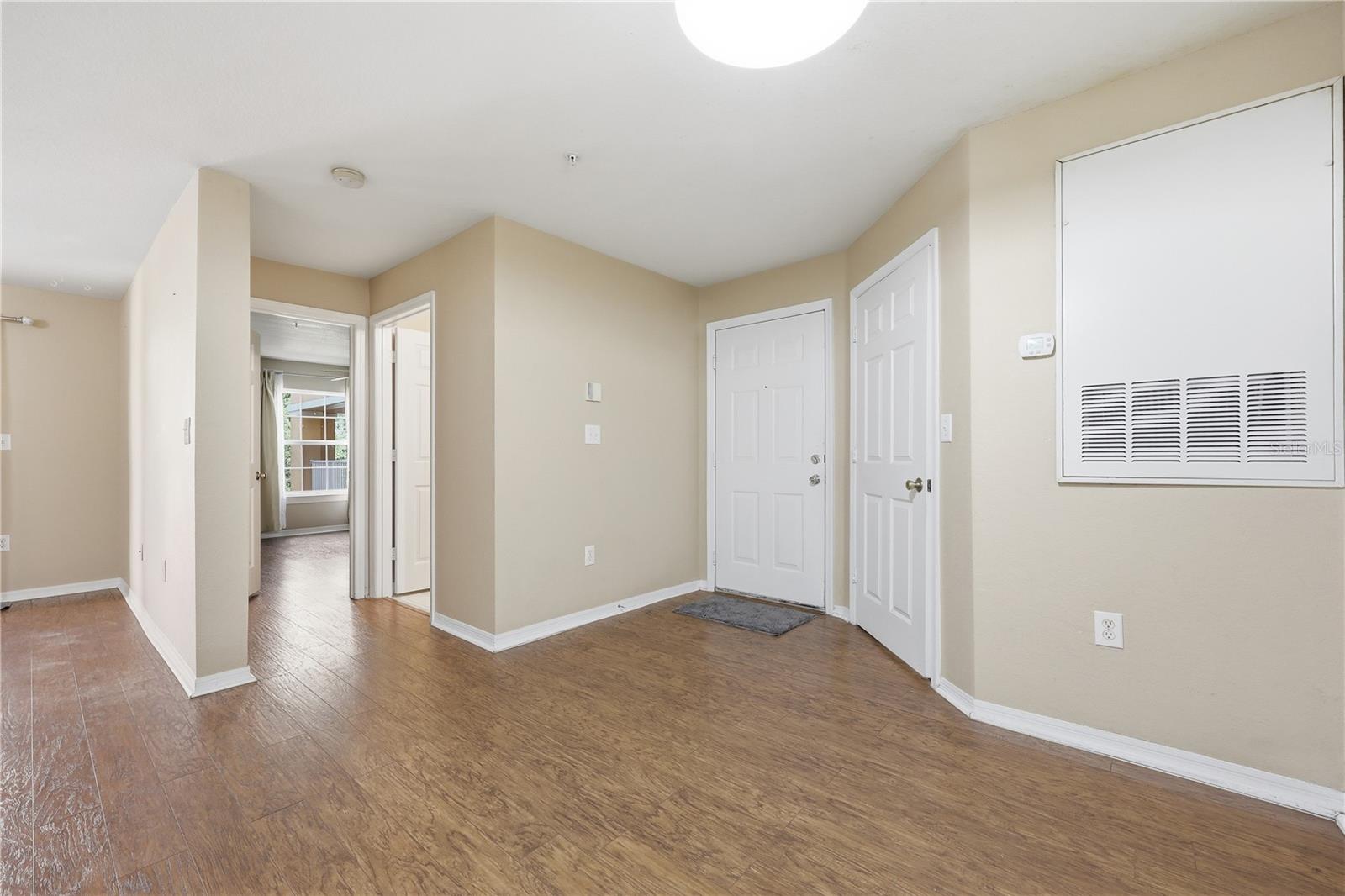 Image 11 of 24 For 5475 Vineland Road 8212