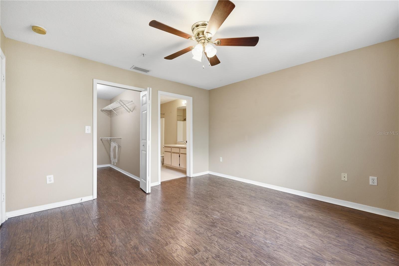 Image 12 of 24 For 5475 Vineland Road 8212