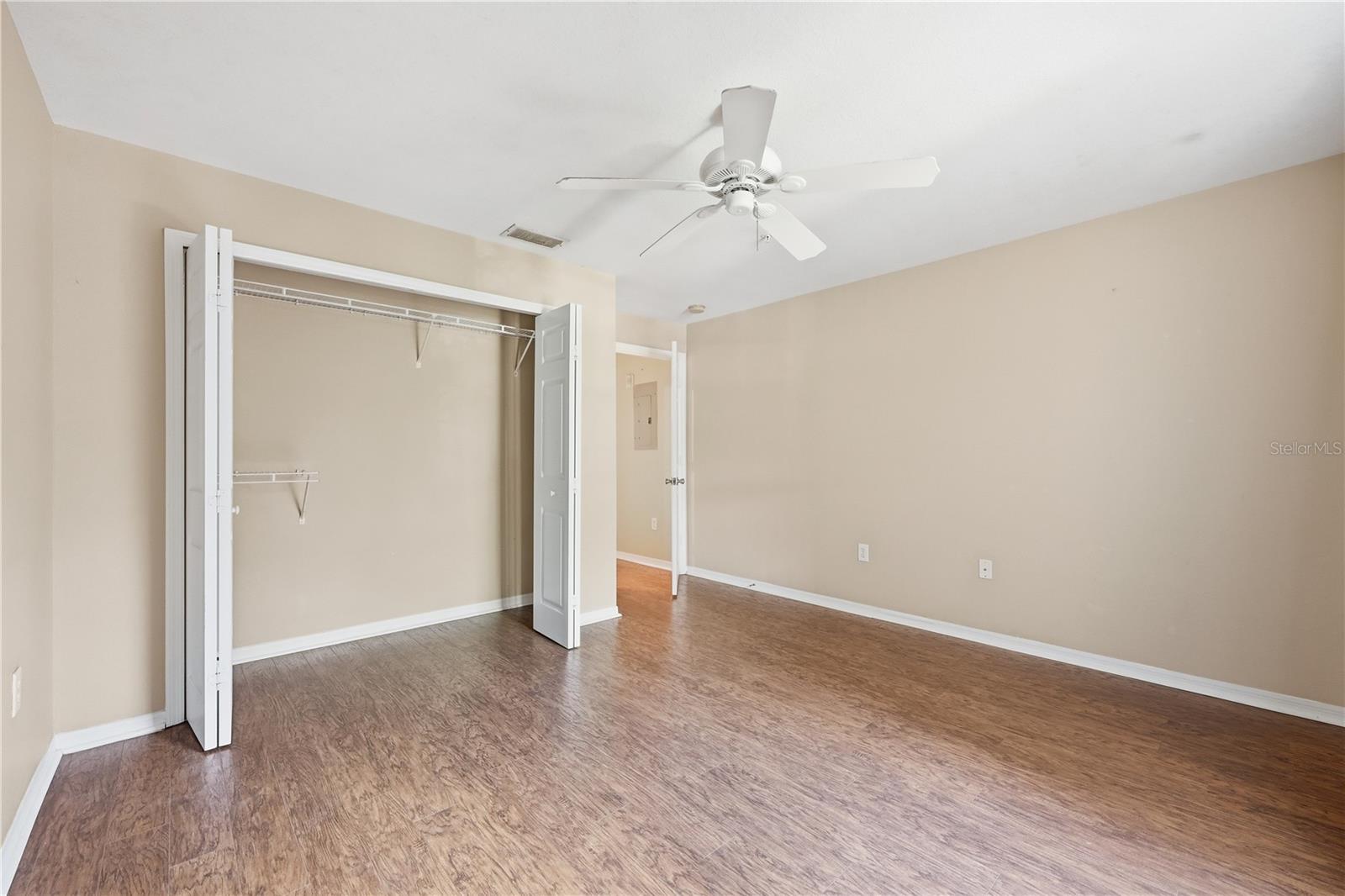 Image 15 of 24 For 5475 Vineland Road 8212