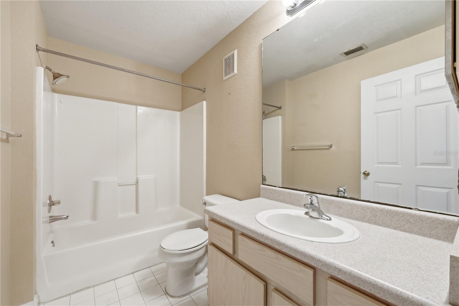 Image 16 of 24 For 5475 Vineland Road 8212