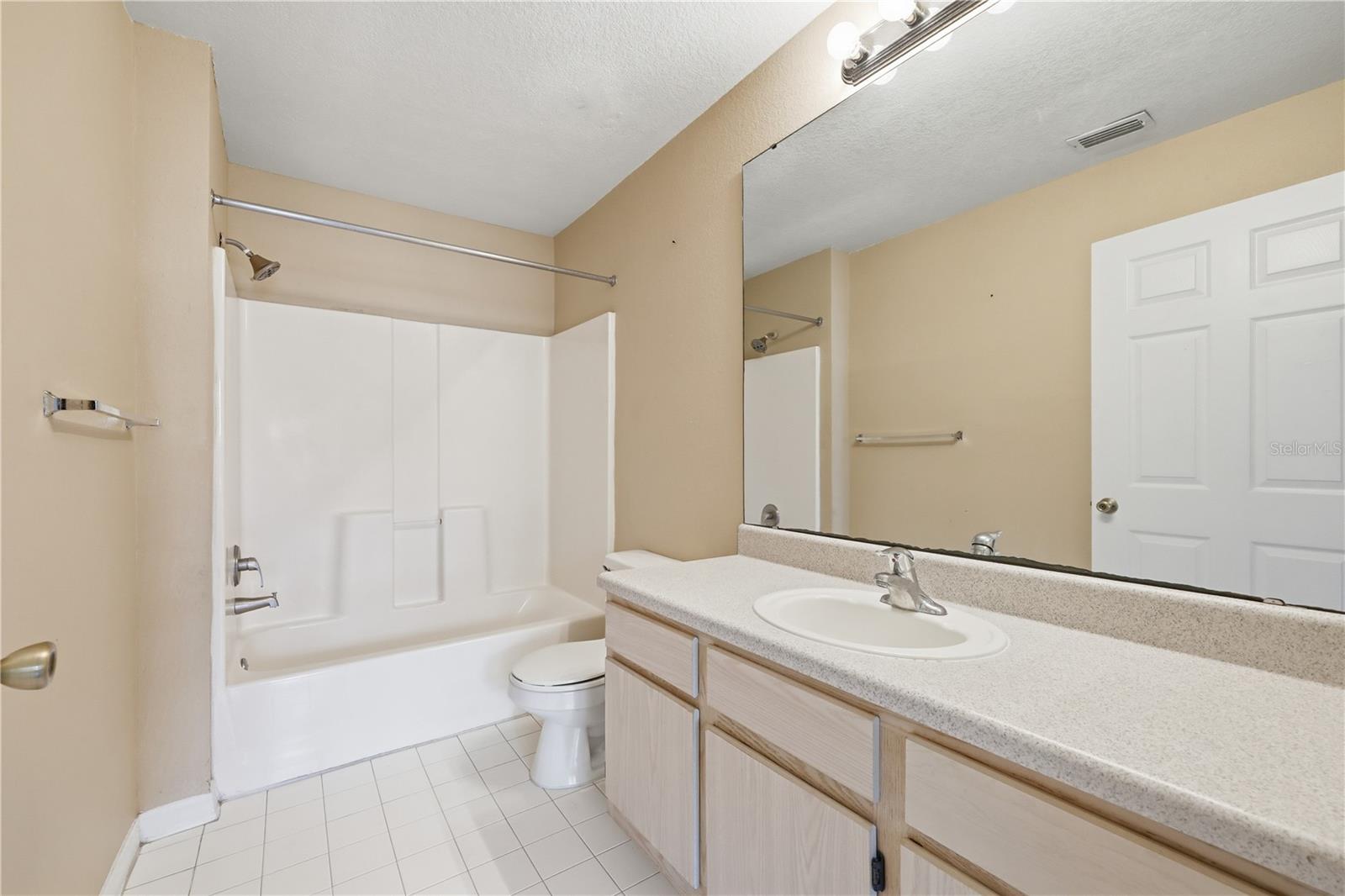 Image 18 of 24 For 5475 Vineland Road 8212