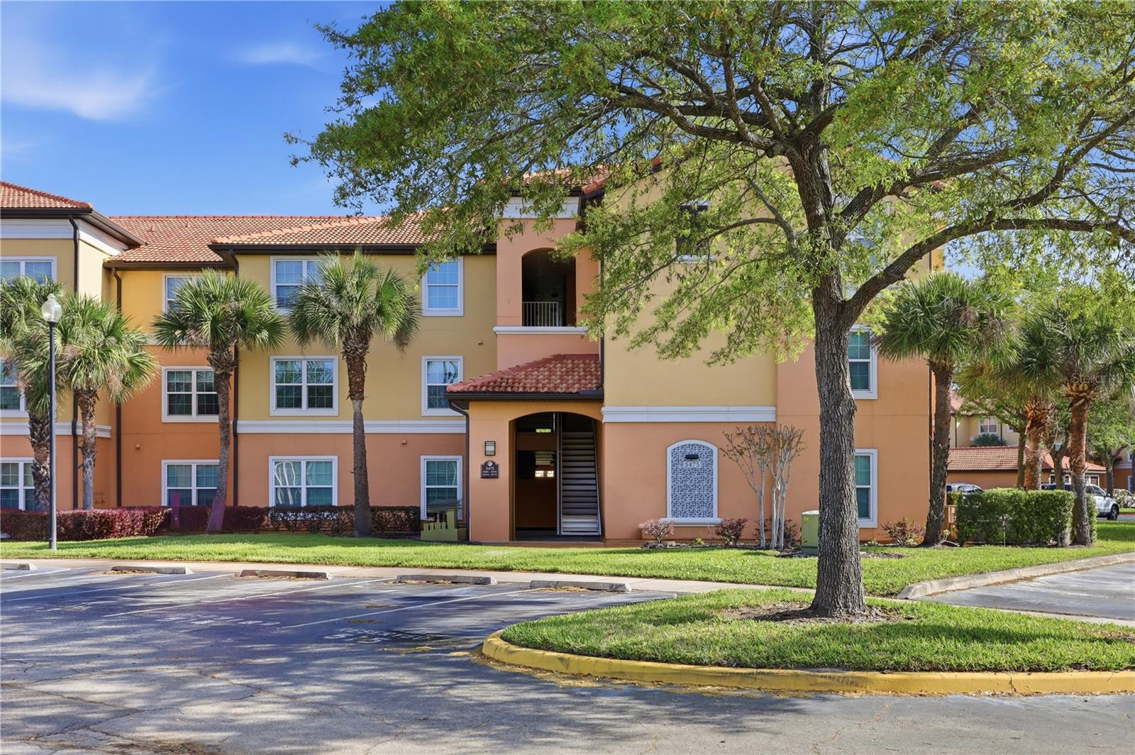 Image 2 of 24 For 5475 Vineland Road 8212