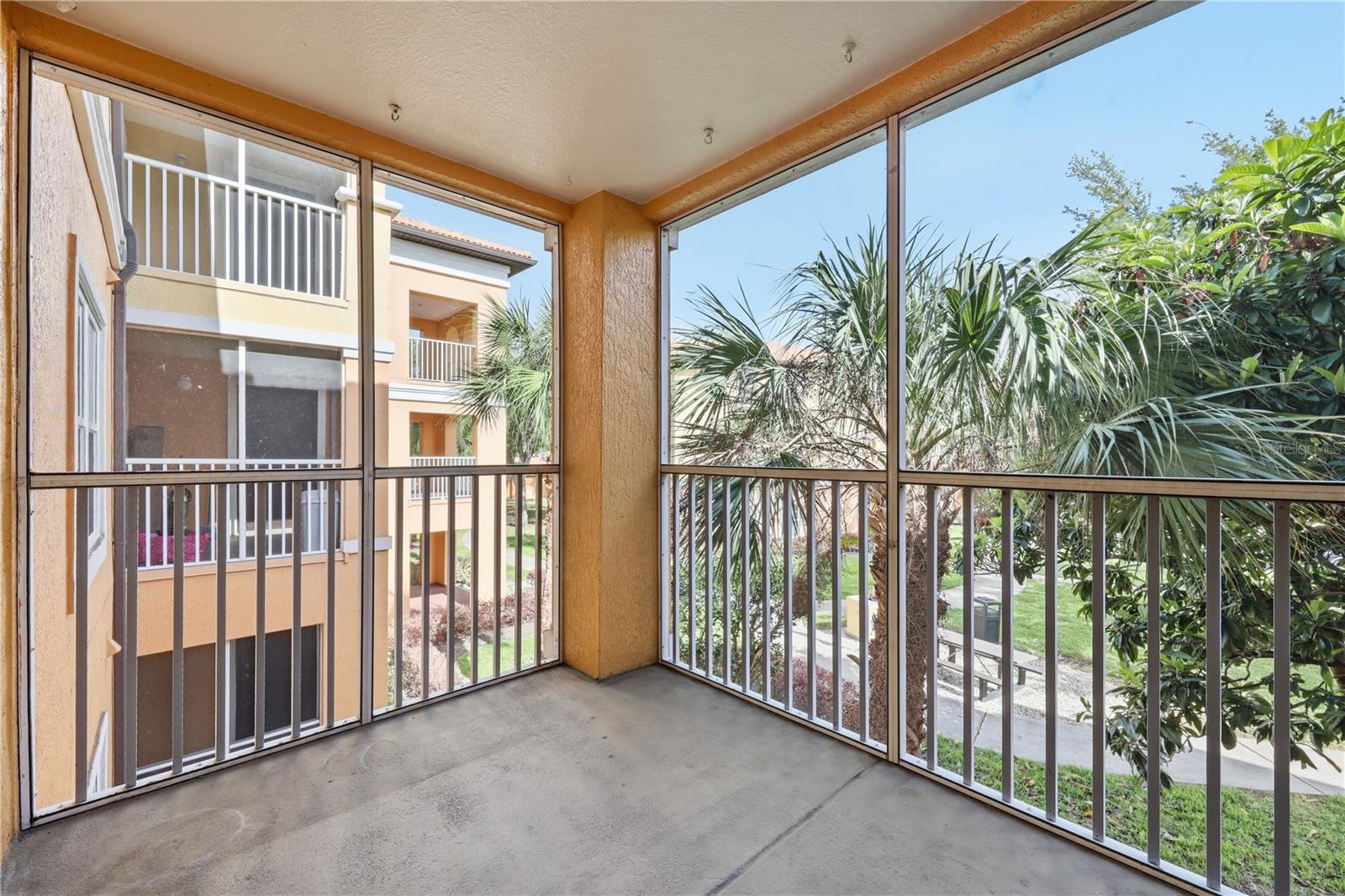 Image 20 of 24 For 5475 Vineland Road 8212