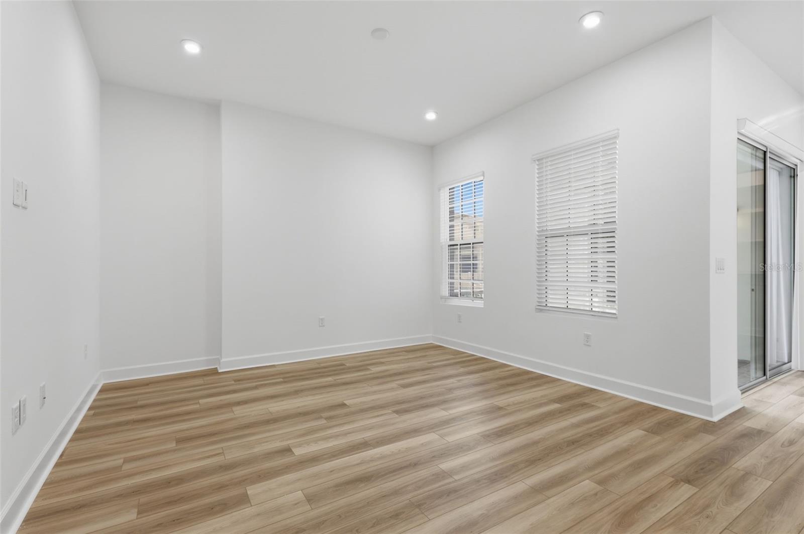 Image 10 of 31 For 7410 Barrier Cove Way