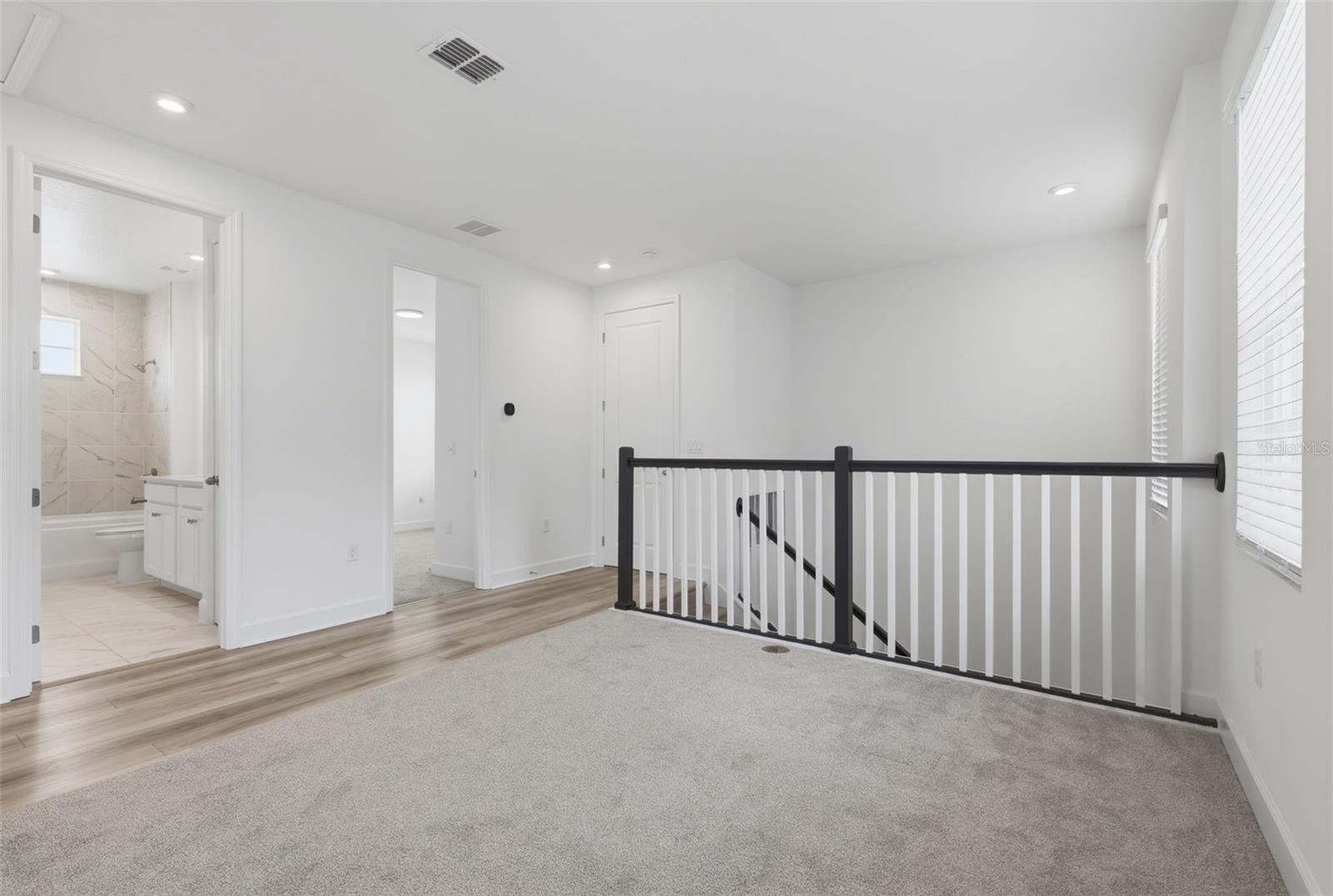 Image 16 of 31 For 7410 Barrier Cove Way