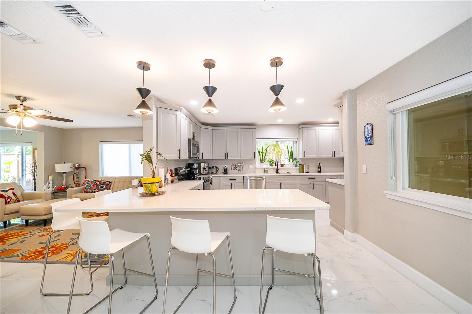 Image 4 of 34 For 502 Oak Lane