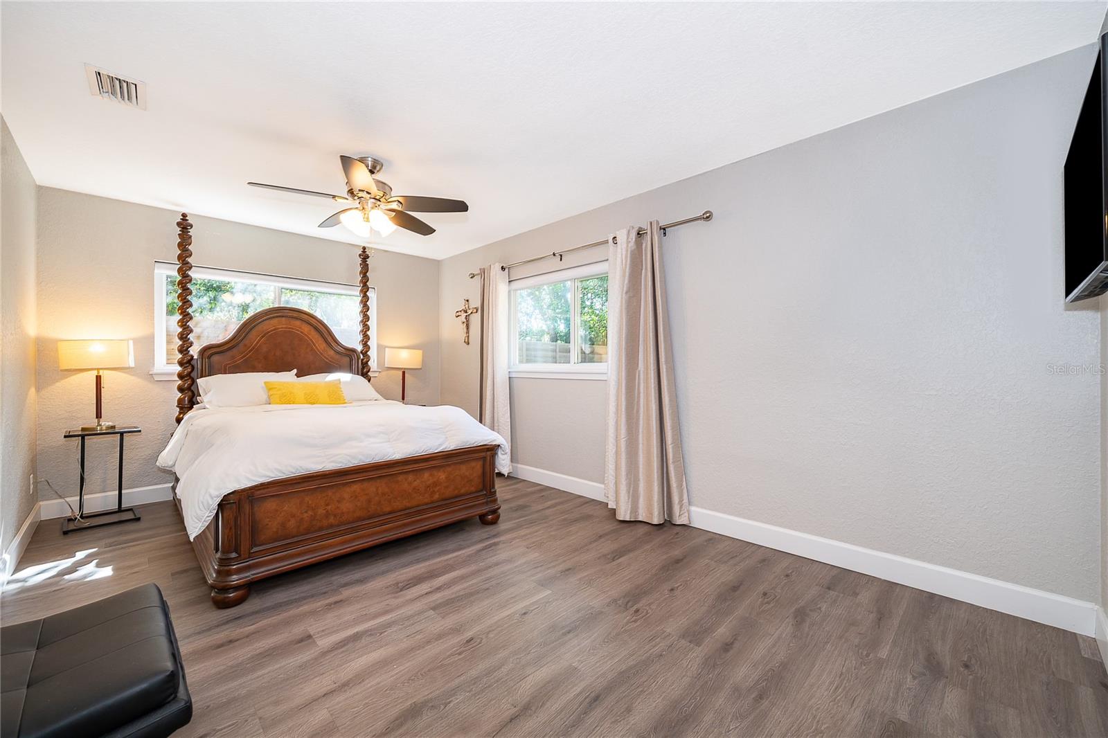 Image 9 of 34 For 502 Oak Lane