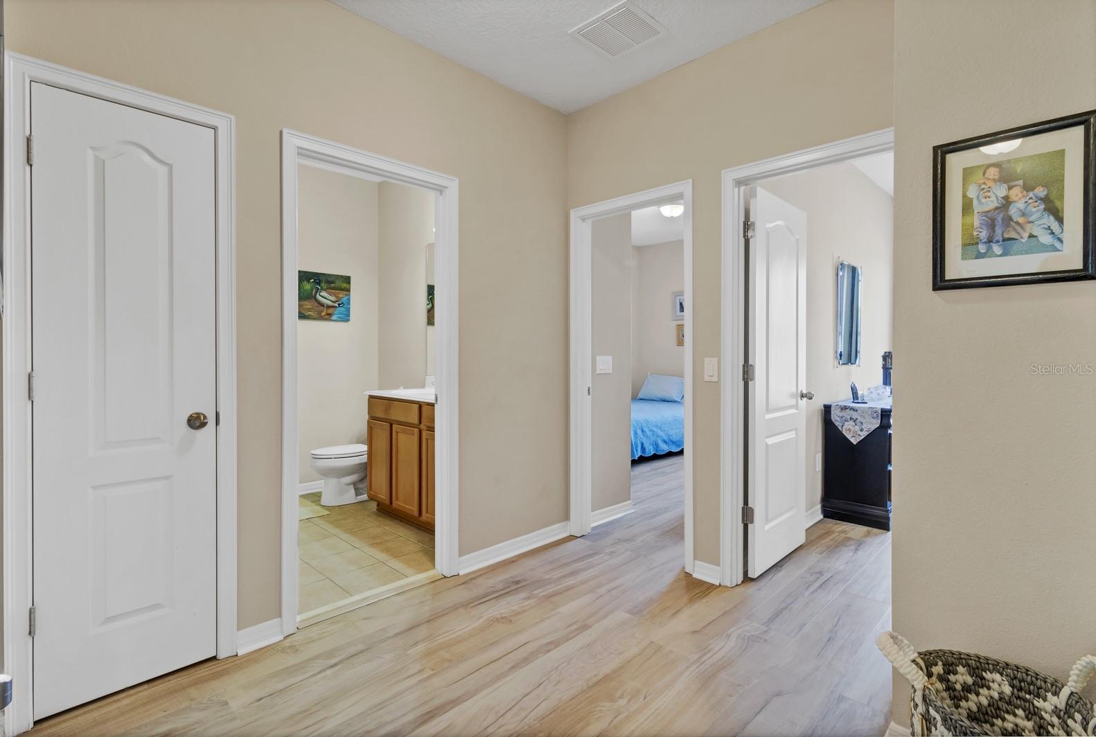 Image 21 of 40 For 458 Ellis Square Court