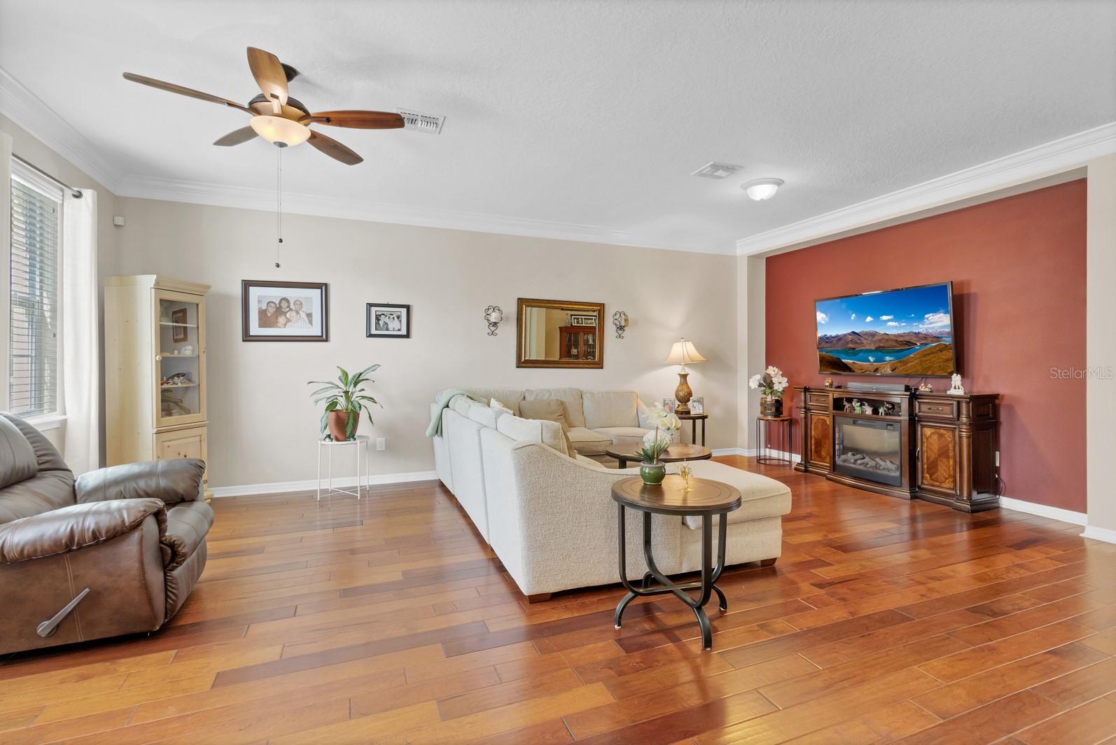 Image 7 of 40 For 458 Ellis Square Court