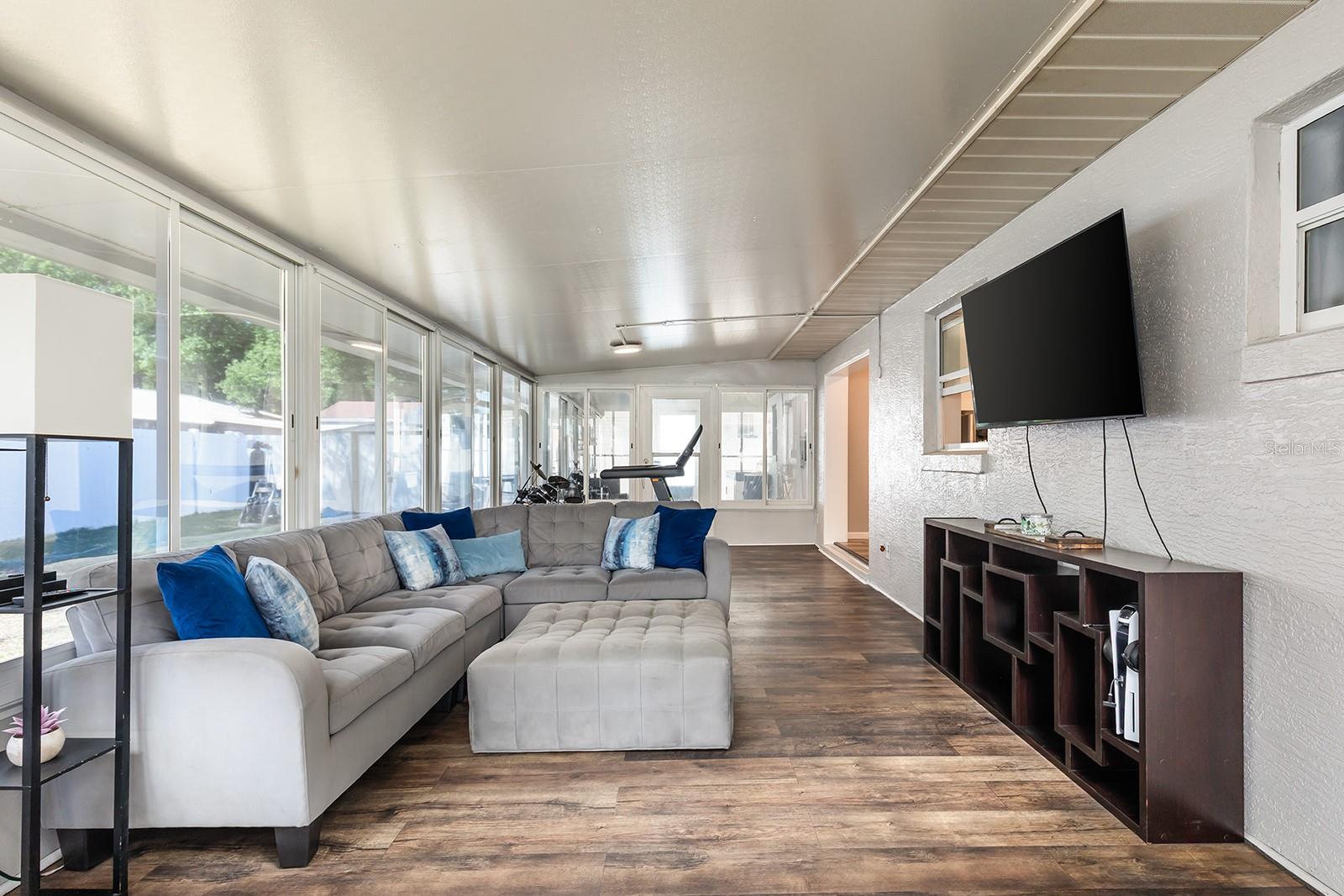 Image 8 of 30 For 12146 Virginia Drive