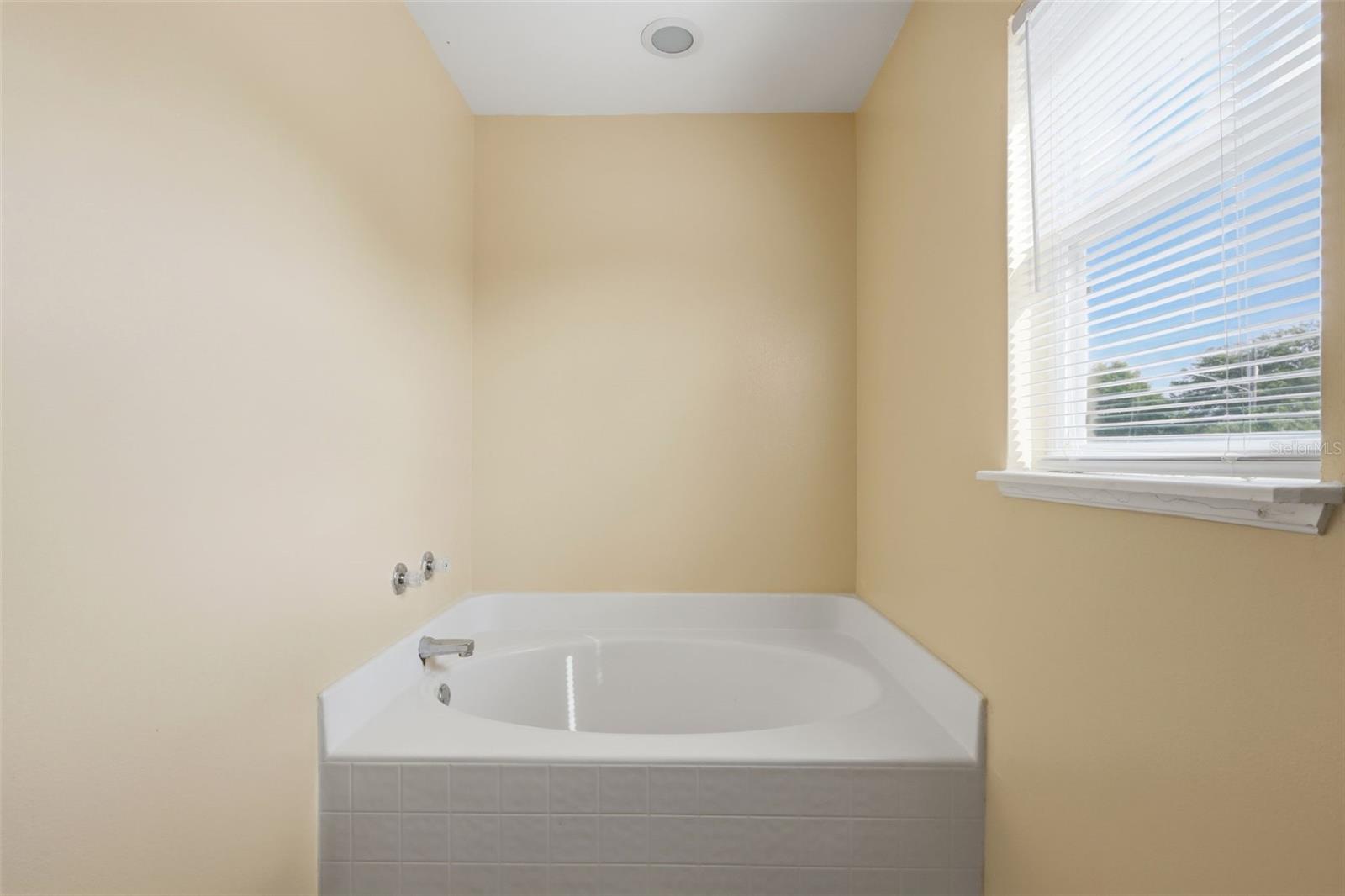 Image 27 of 27 For 1142 Normandy Drive