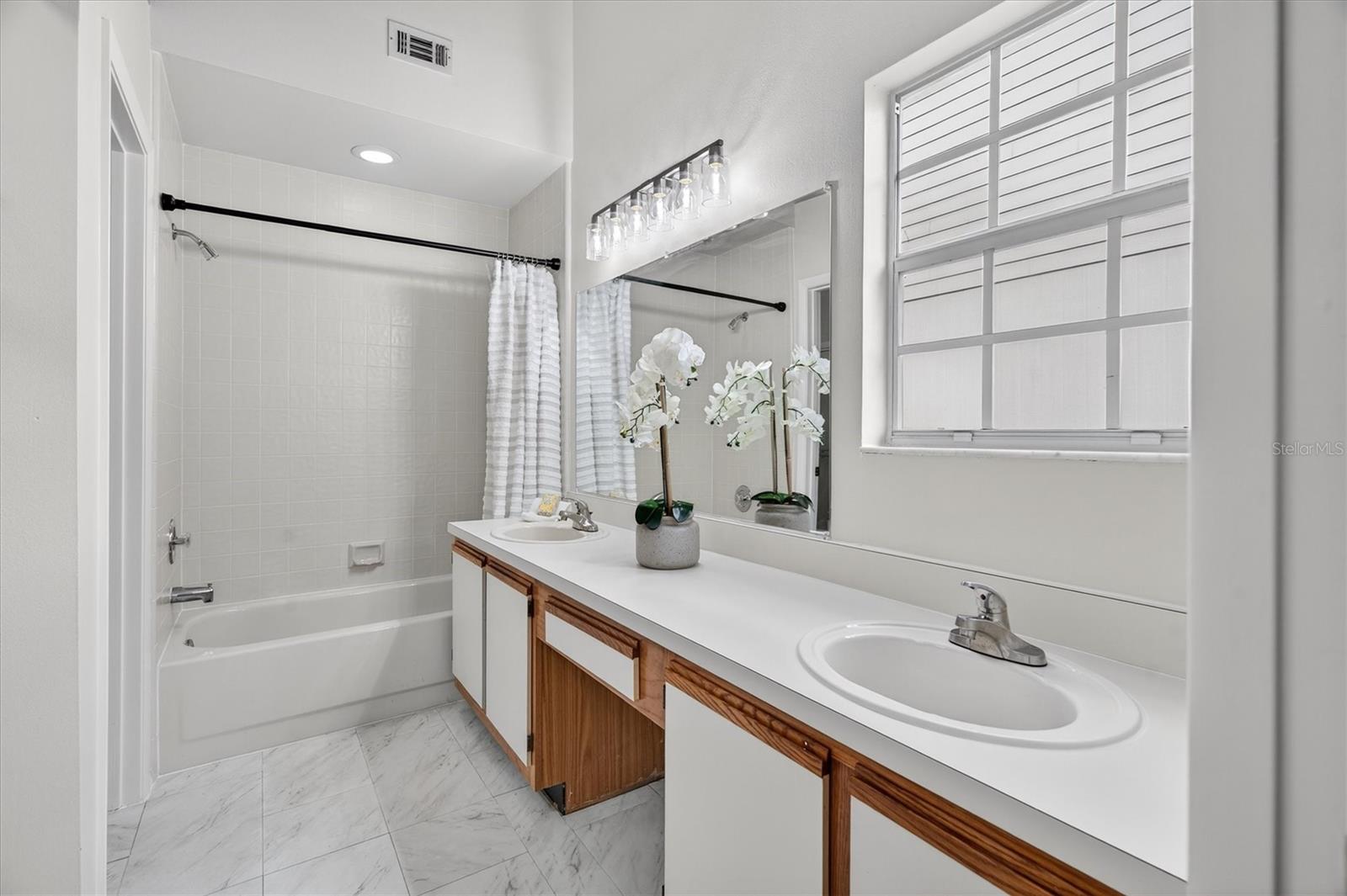 Image 34 of 60 For 630 Maple Oak Circle 102