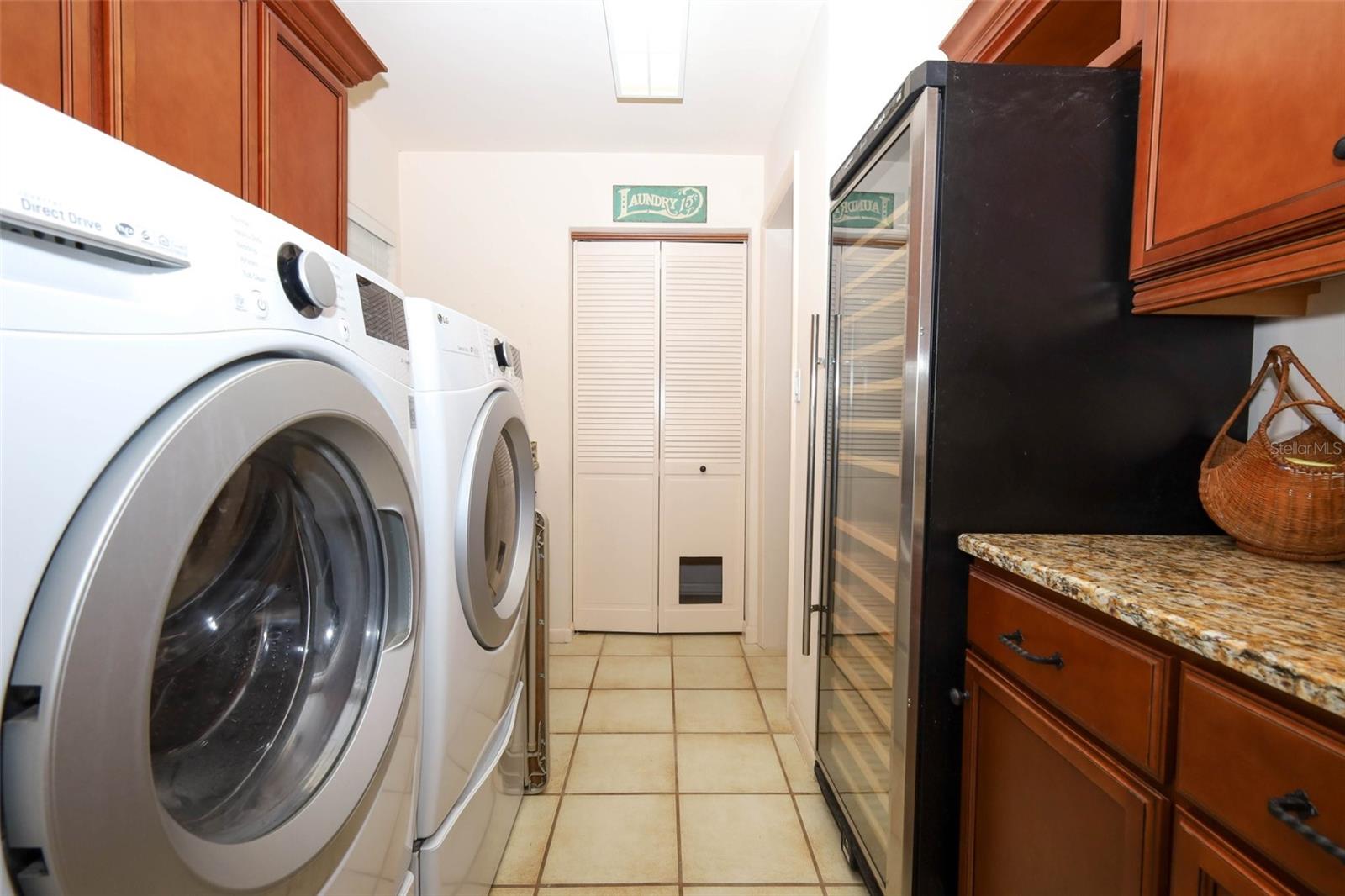 Listing photo id 14 for 102 Pineview Circle