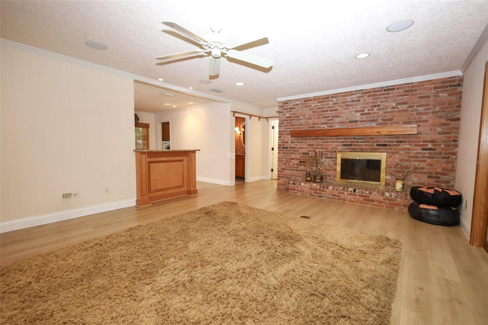 Listing photo id 15 for 102 Pineview Circle